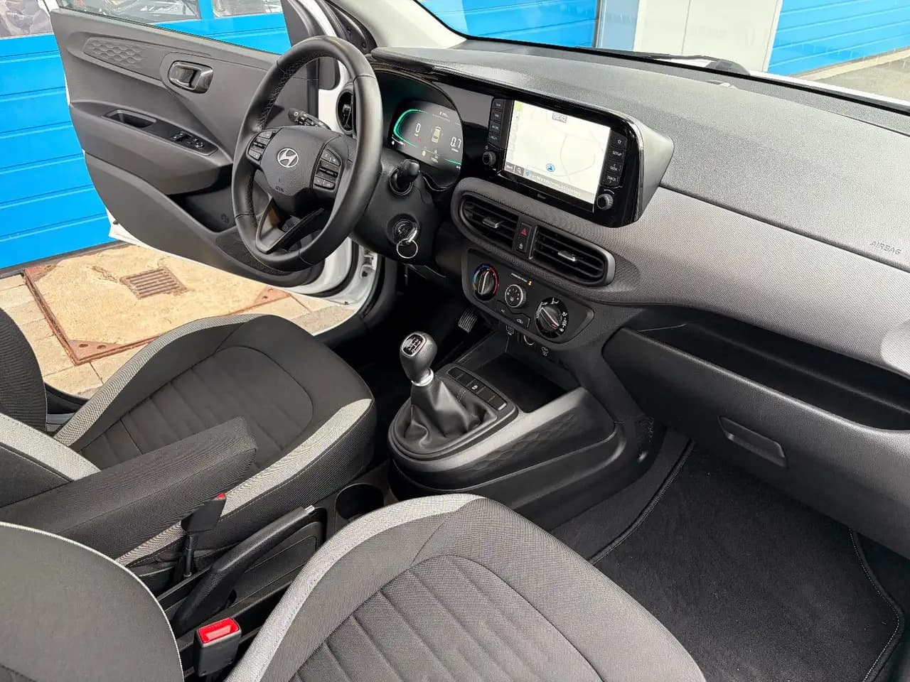 Hyundai i10 Select Navi Kamera AppleCar Android Klima — Galería del vehículo 24