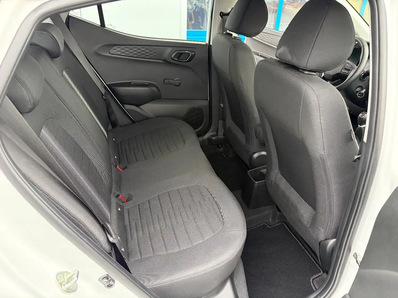 Hyundai i10 Select Navi Kamera AppleCar Android Klima — Galería del vehículo 22