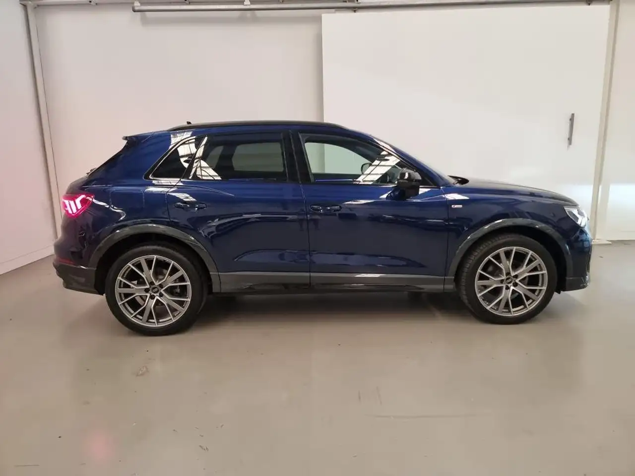 Audi Q3 35 TDI Black line S tronic 110kW — Vehicle gallery 10