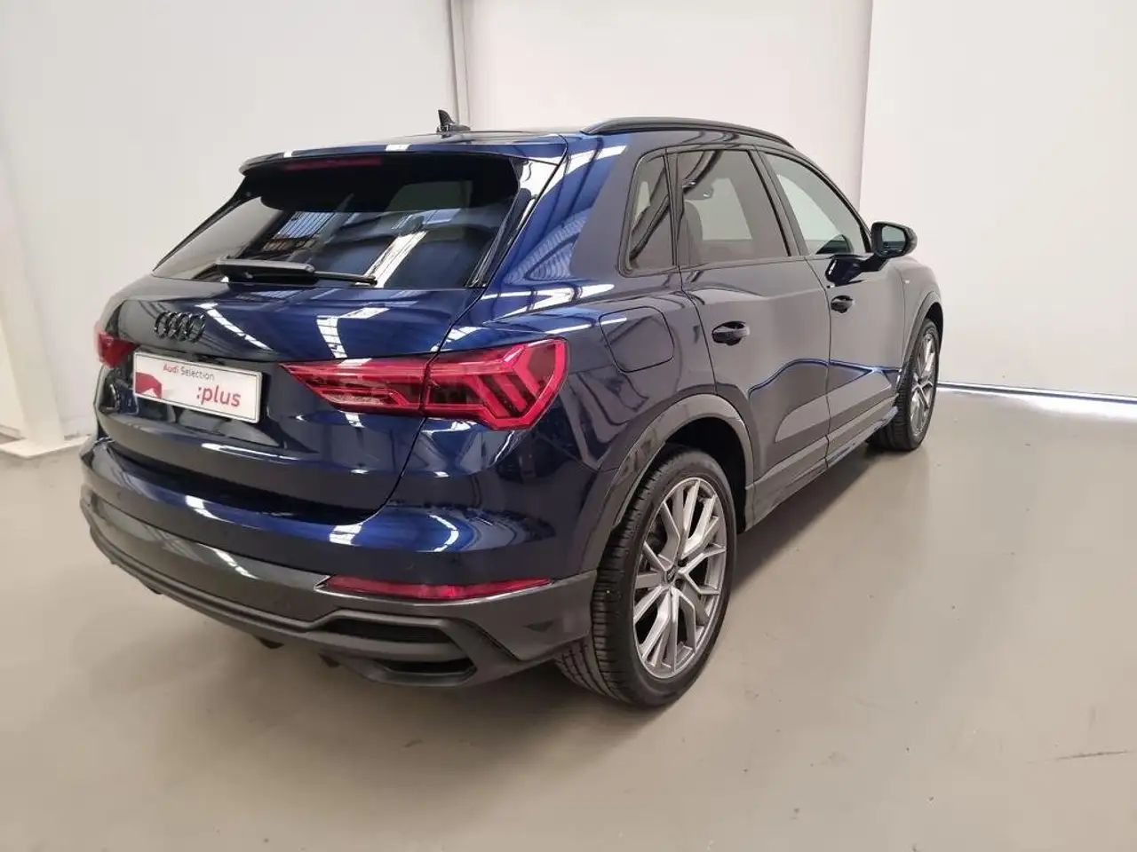 Audi Q3 35 TDI Black line S tronic 110kW — Vehicle gallery 4