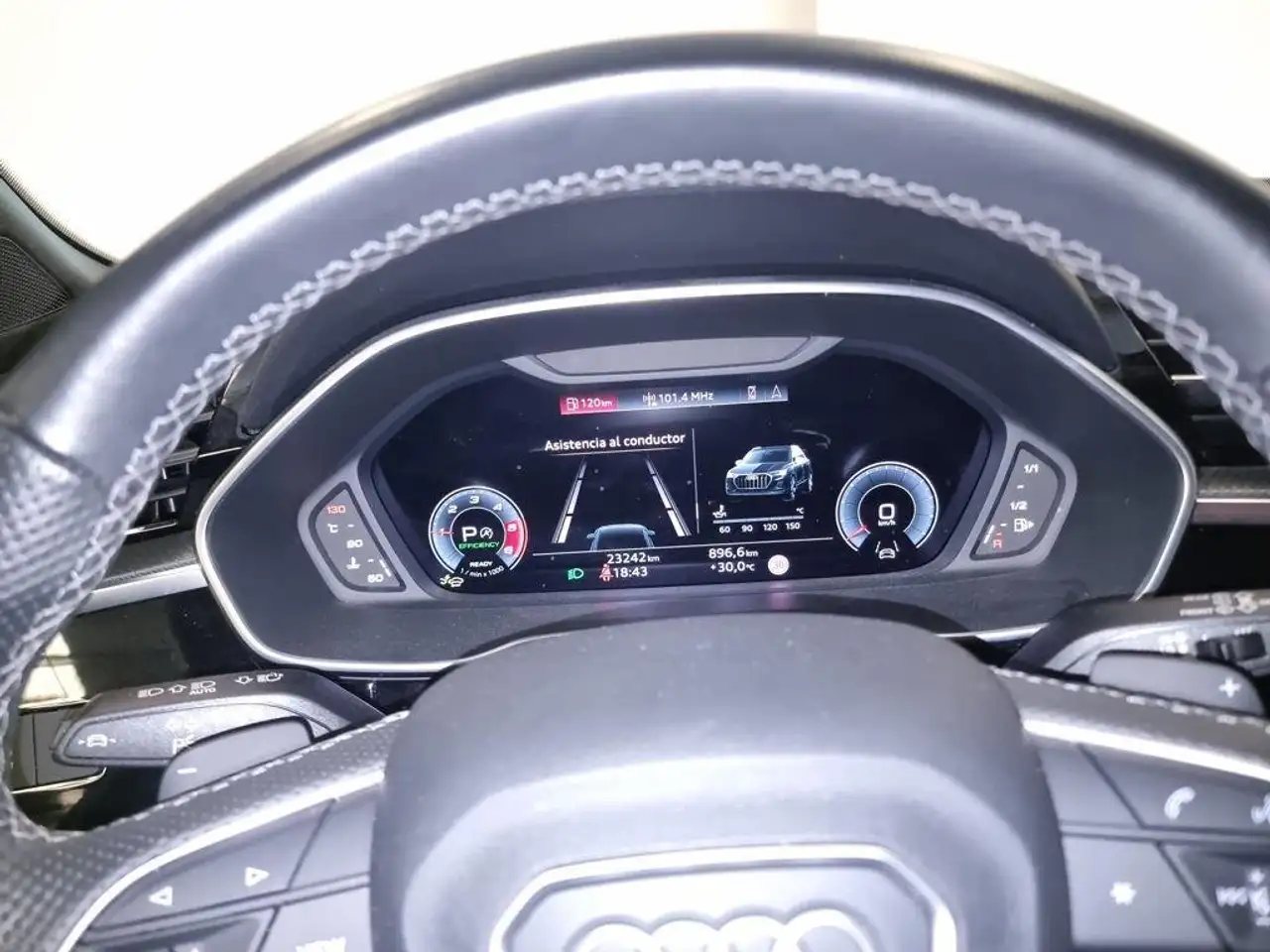 Audi Q3 35 TDI Black line S tronic 110kW — Vehicle gallery 13