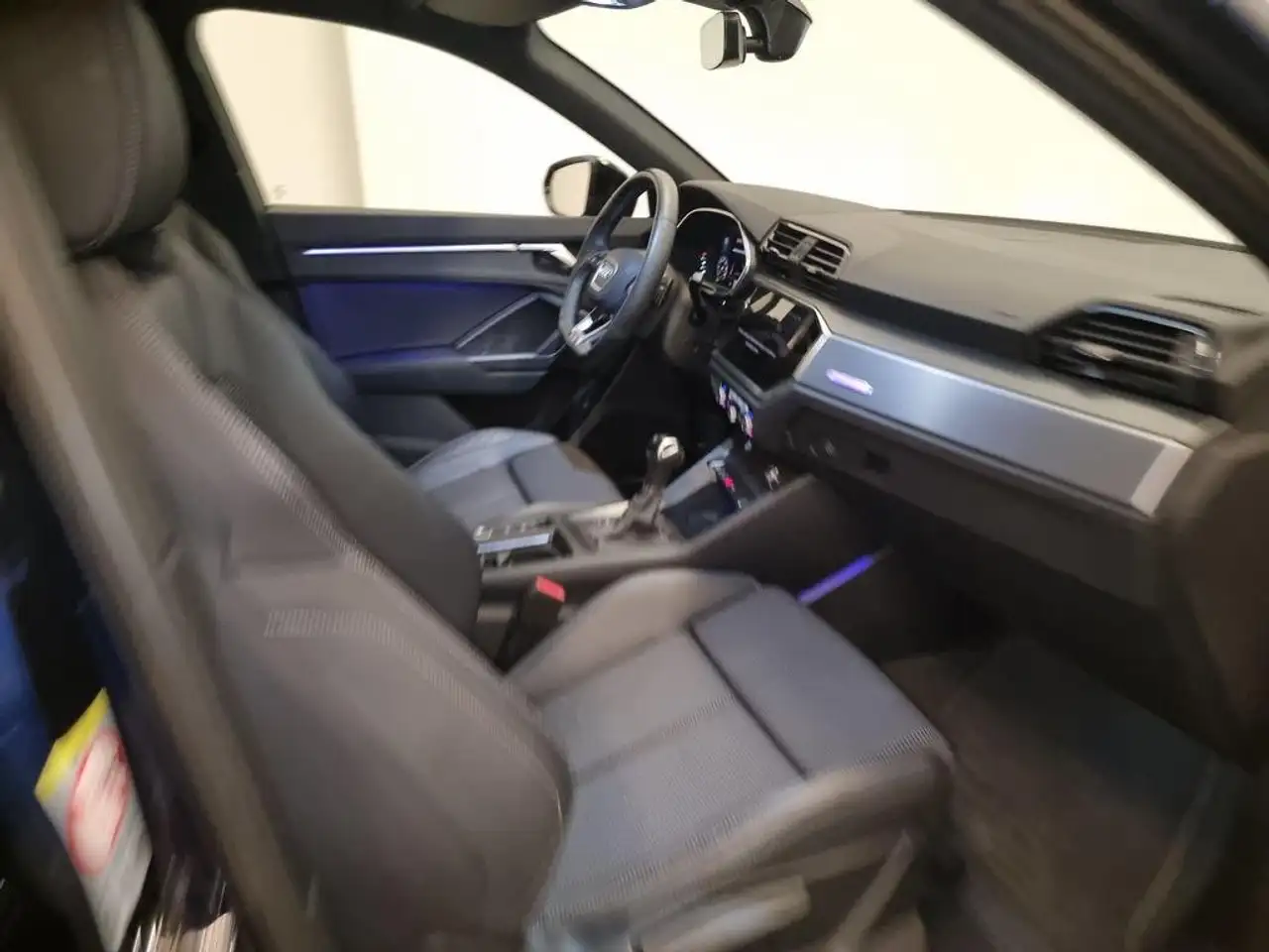 Audi Q3 35 TDI Black line S tronic 110kW — Vehicle gallery 9