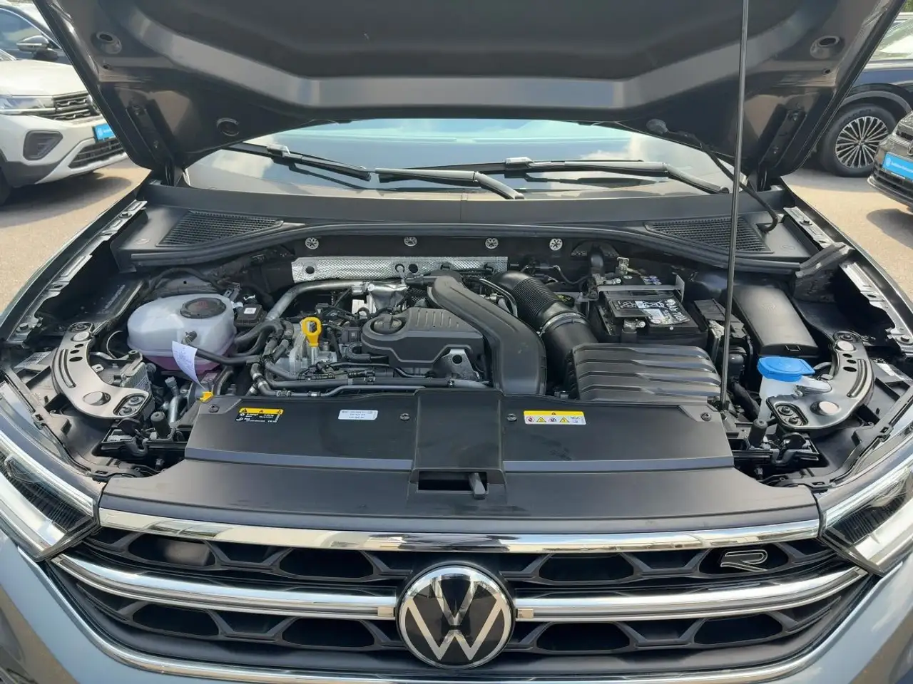 Volkswagen T-Roc 1.5 TSI DSG R-Line AHK Rückfahrkamera — Galería del vehículo 19