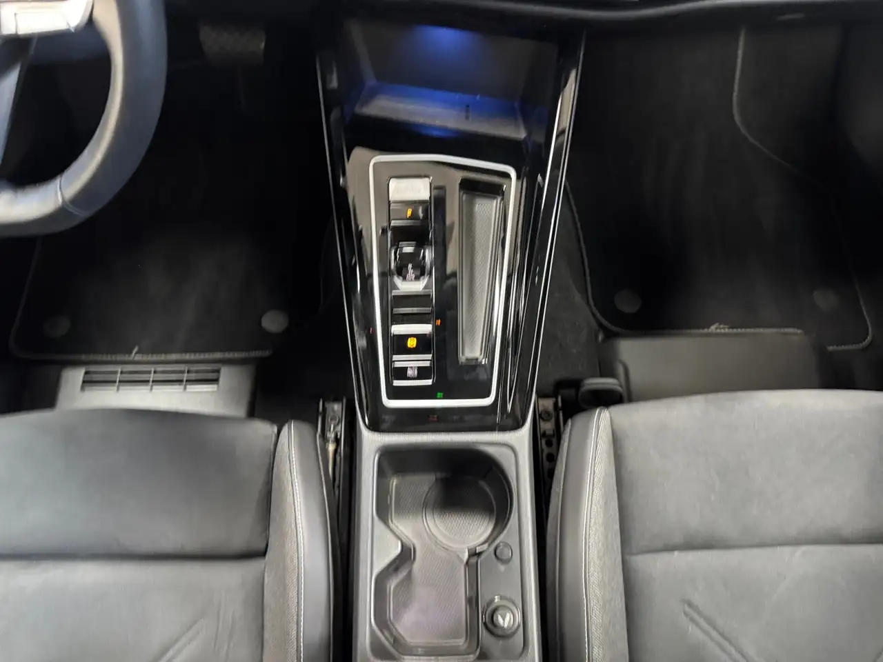 Volkswagen Golf Variant 1.5 eTSI DSG Style AHK Pano LED Kamera — معرض صور السيارة 15