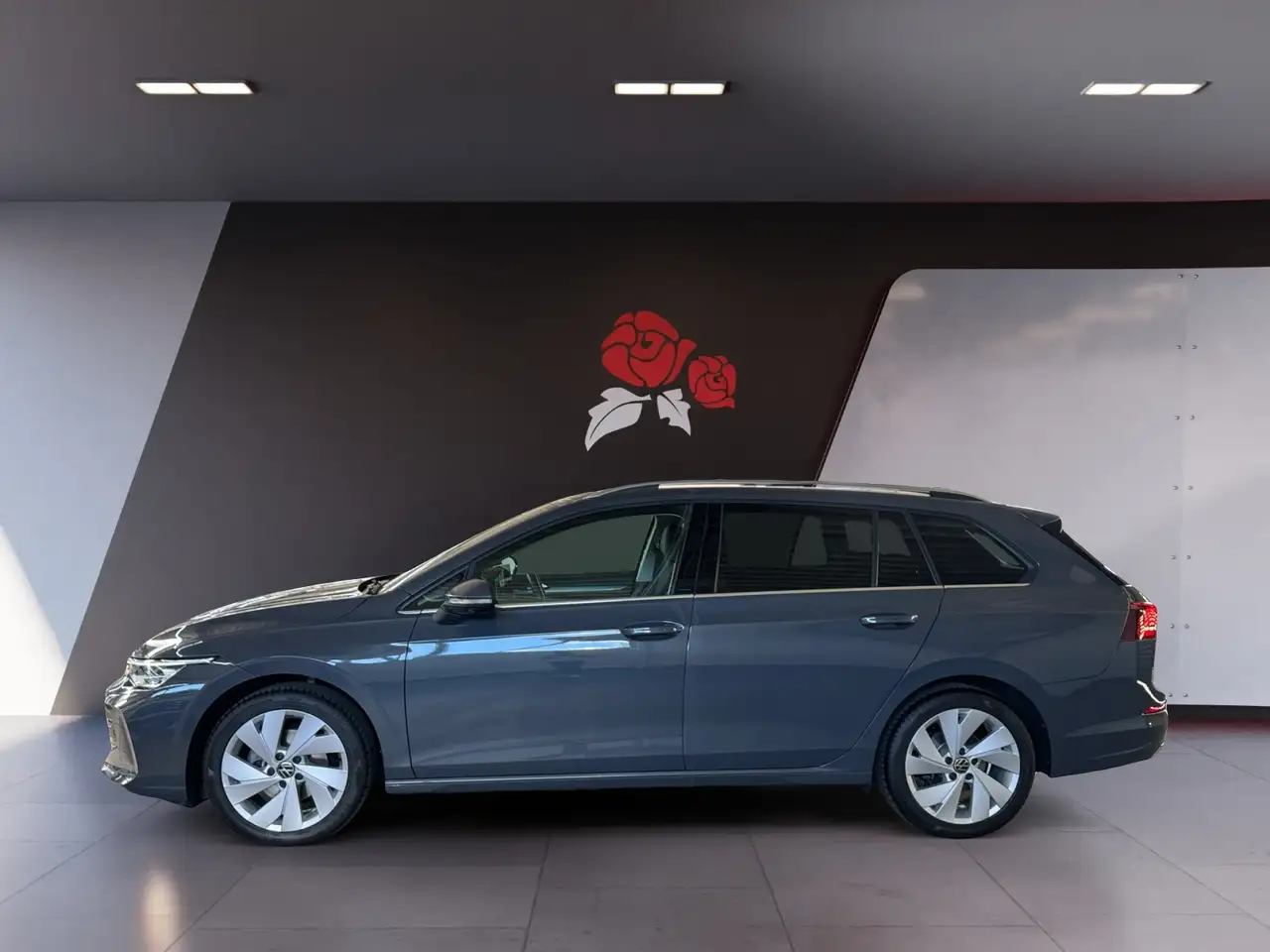 Volkswagen Golf Variant 1.5 eTSI DSG Style AHK Pano LED Kamera — معرض صور السيارة 3