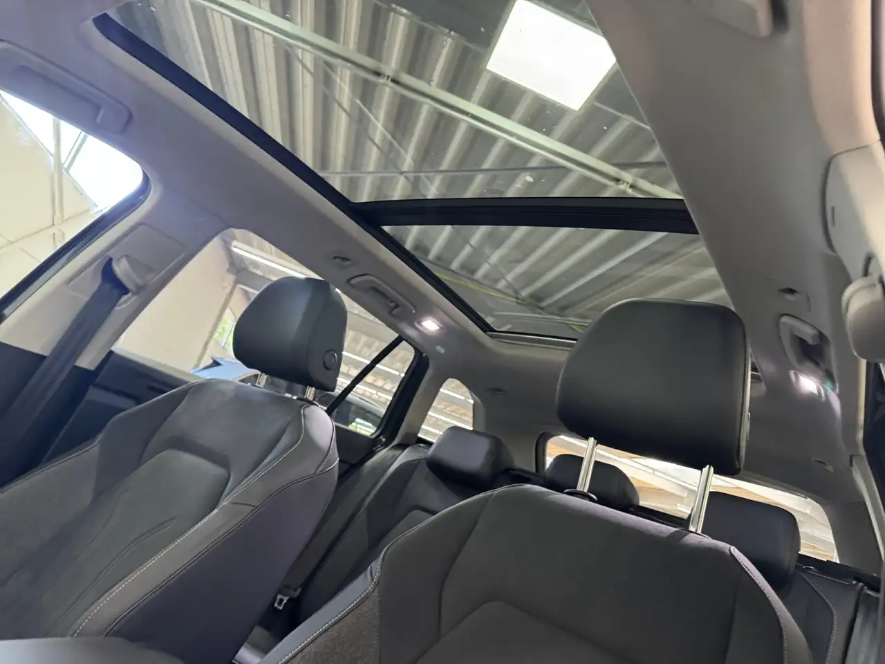 Volkswagen Golf Variant 1.5 eTSI DSG Style AHK Pano LED Kamera — معرض صور السيارة 18