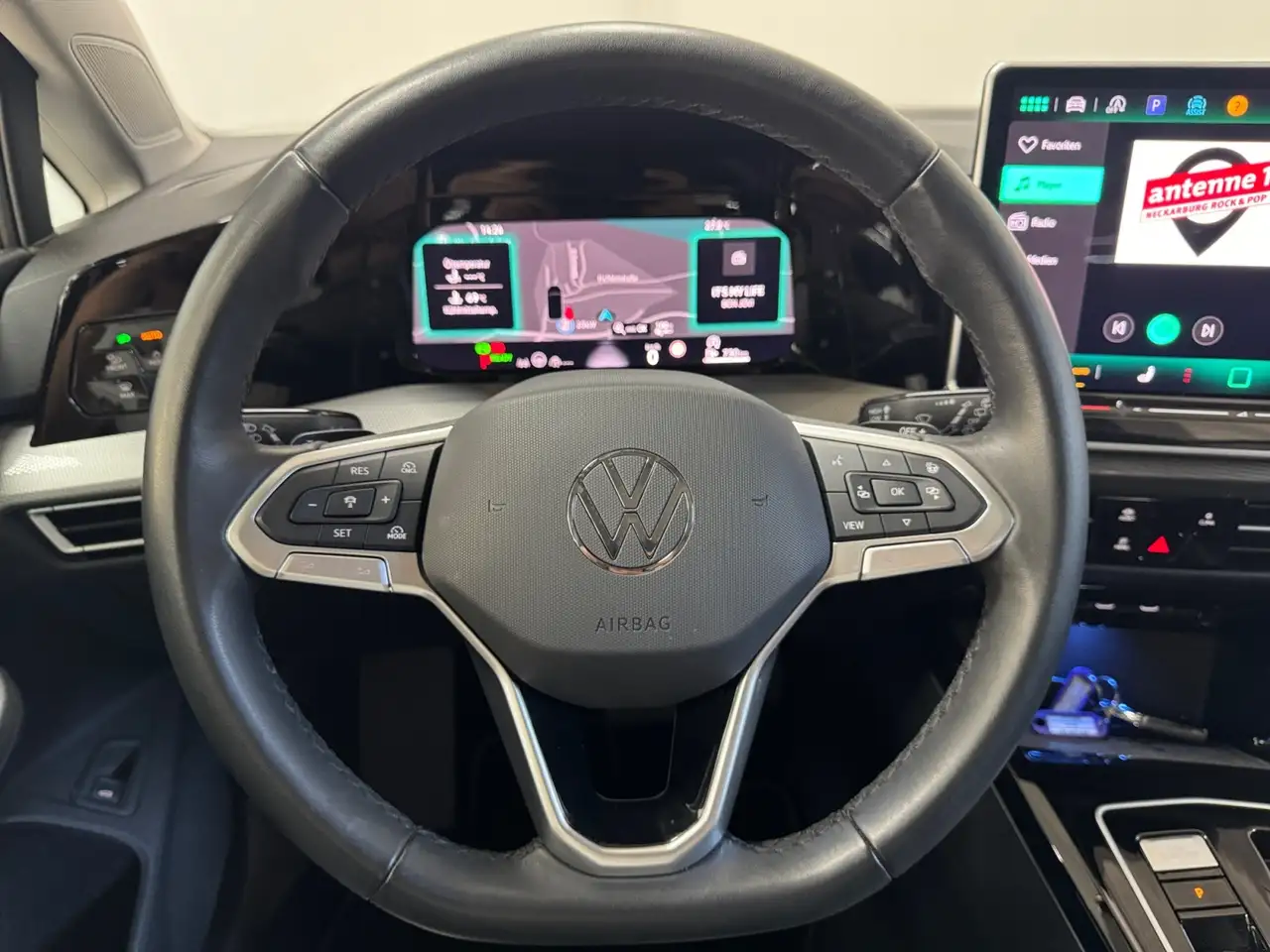 Volkswagen Golf Variant 1.5 eTSI DSG Style AHK Pano LED Kamera — معرض صور السيارة 12