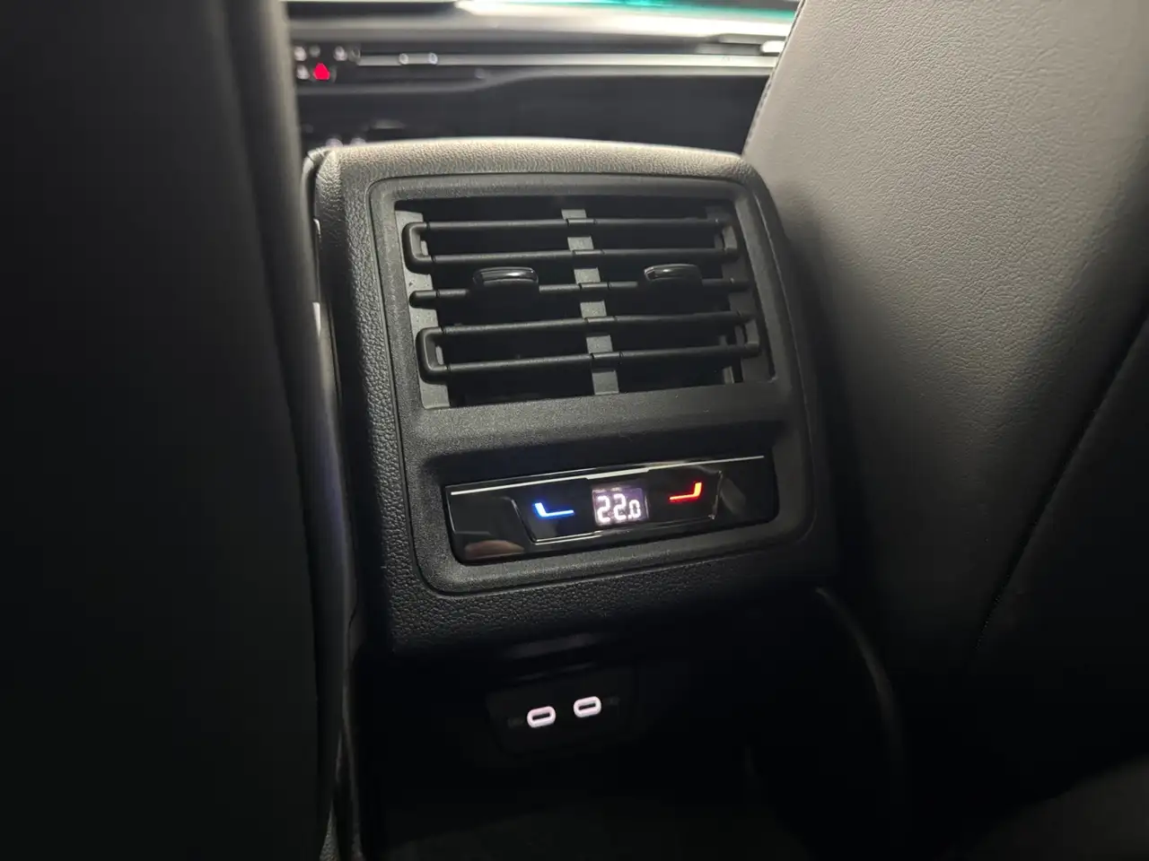 Volkswagen Golf Variant 1.5 eTSI DSG Style AHK Pano LED Kamera — معرض صور السيارة 22