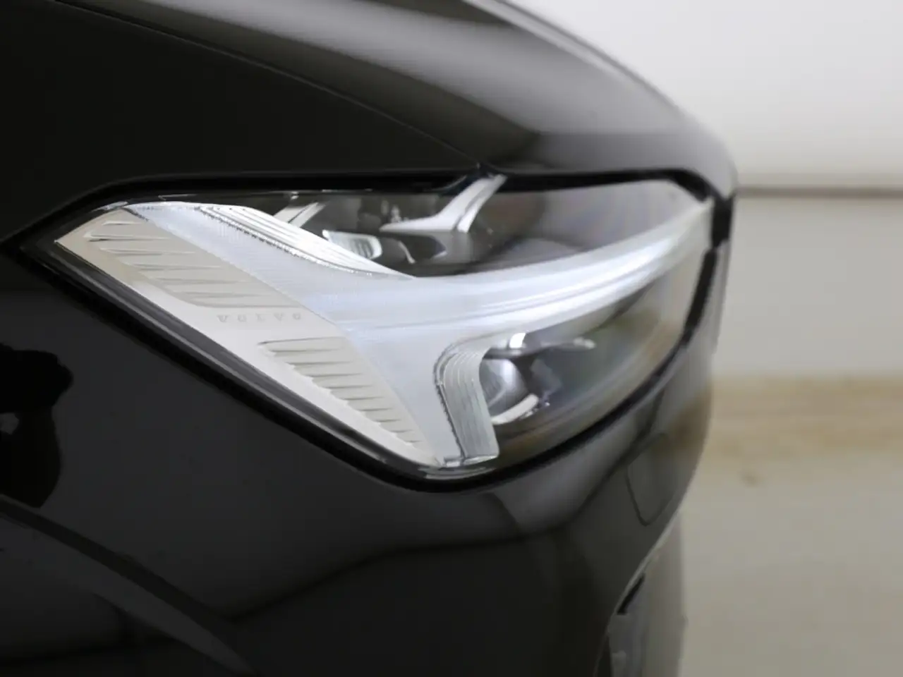 Volvo XC60 Ultra Dark Recharge Plug-In Hybrid AWD T8 Twin Eng — Galería del vehículo 15