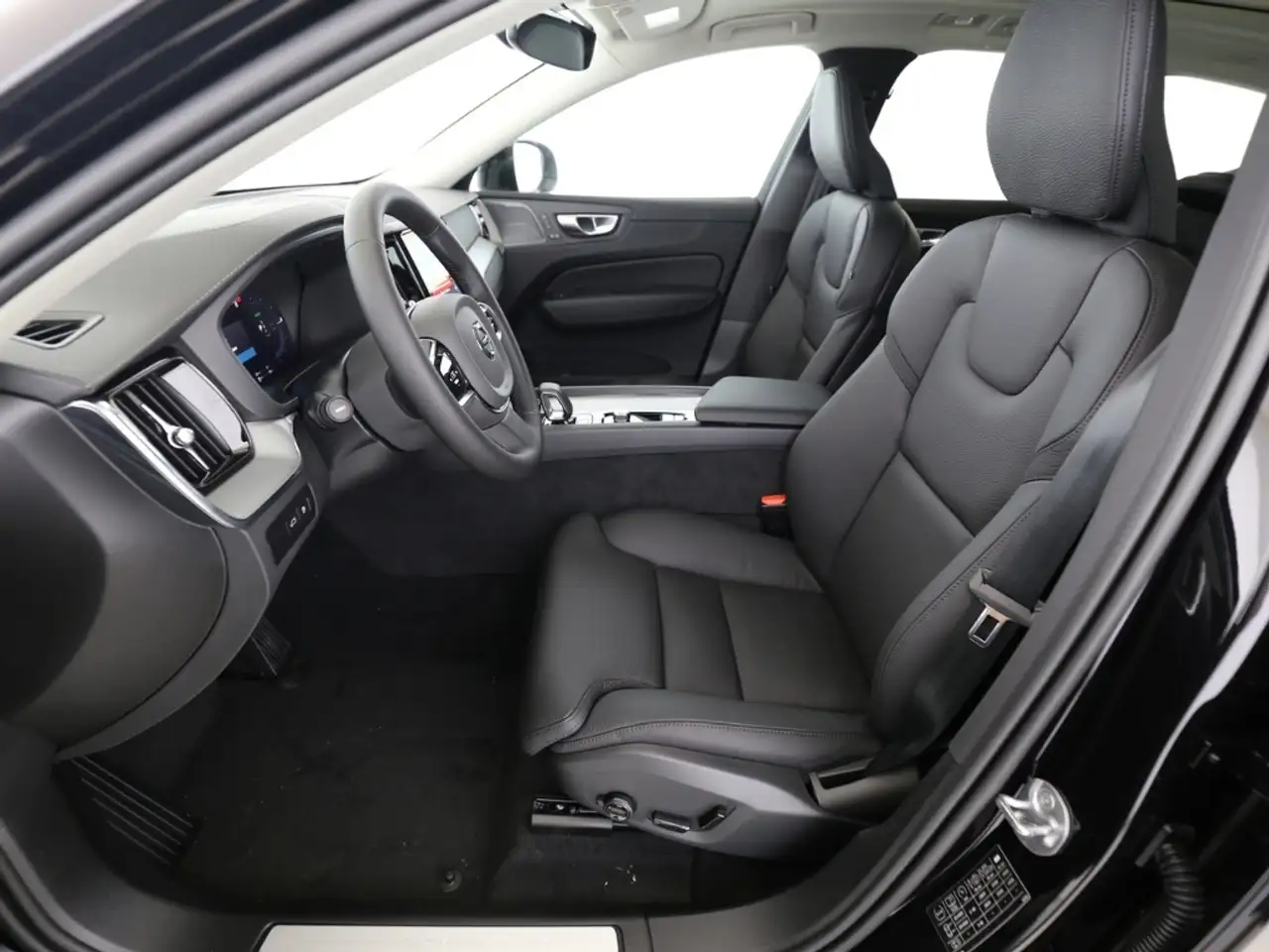 Volvo XC60 Ultra Dark Recharge Plug-In Hybrid AWD T8 Twin Eng — Galería del vehículo 3
