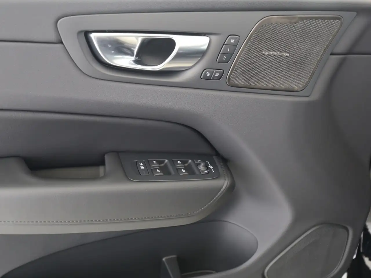 Volvo XC60 Ultra Dark Recharge Plug-In Hybrid AWD T8 Twin Eng — Galería del vehículo 13