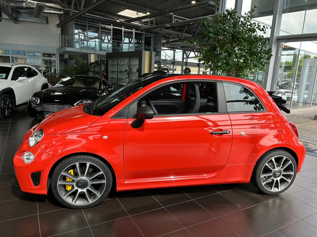 Abarth 695C Turismo BEATS NAV LEDER ALU — Vehicle gallery 4