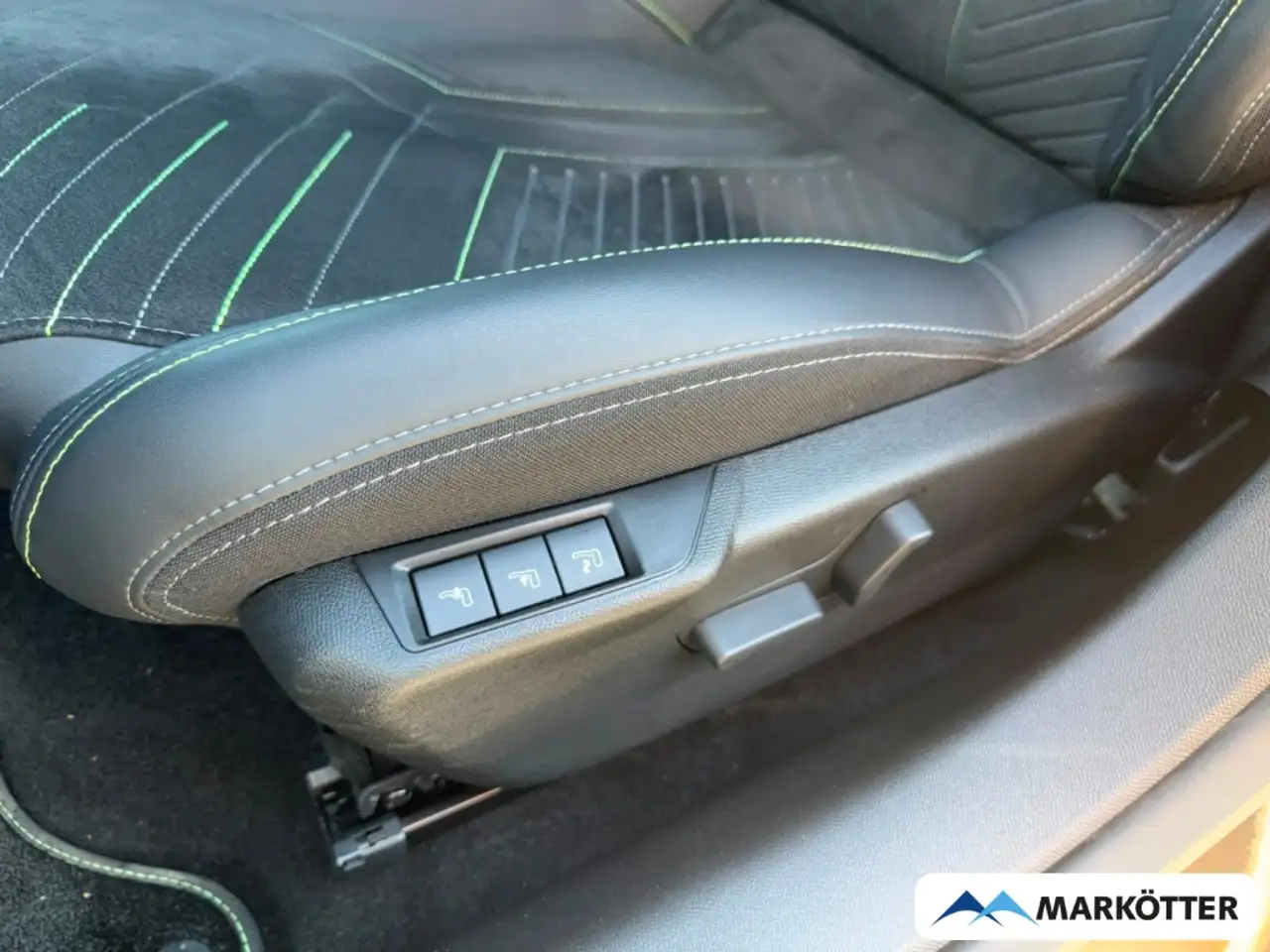 Peugeot 208 GT Hybrid CAM/DAB/LED/MASSAGE/NAVI/SHZ/TEMP — Vehicle gallery 10