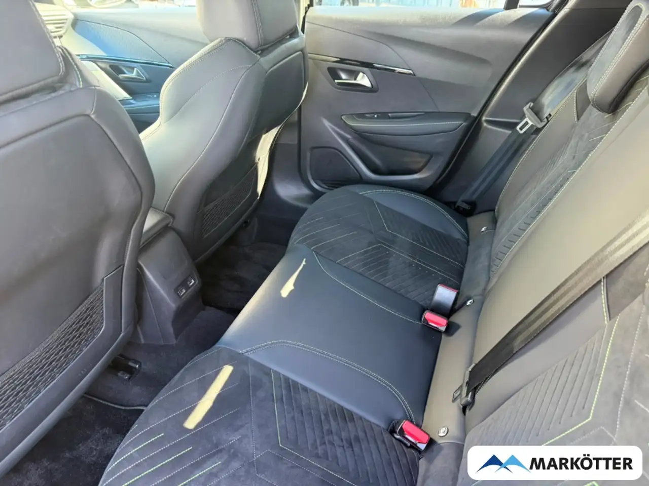 Peugeot 208 GT Hybrid CAM/DAB/LED/MASSAGE/NAVI/SHZ/TEMP — Vehicle gallery 30