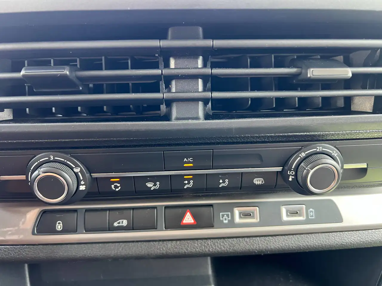 Fiat Scudo Scudo Furgón 2.0BlueHDI L2 Aut. 145 — معرض صور السيارة 29