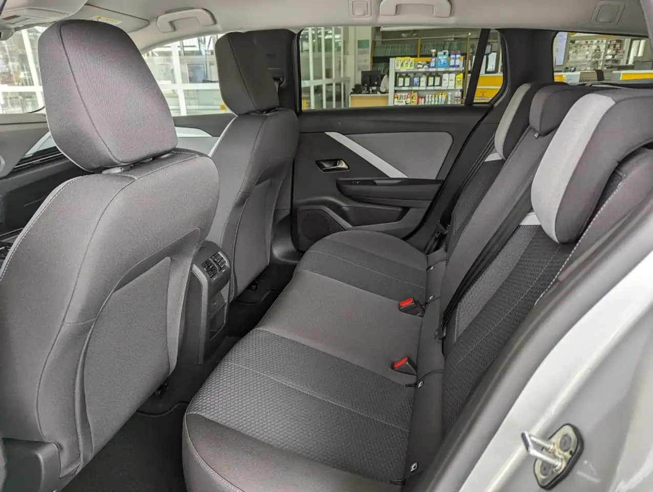 Opel Astra Sports Tourer Electric (L) — Galería del vehículo 9