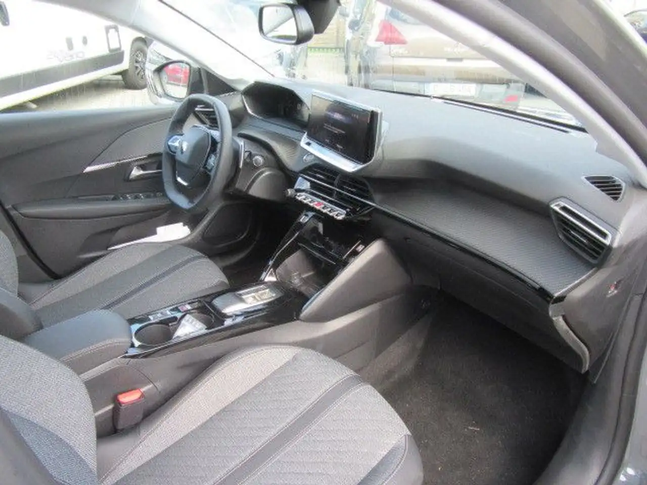 Peugeot 208 Allure PT 100 EAT8*Sitzheizung*Navi* — معرض صور السيارة 11