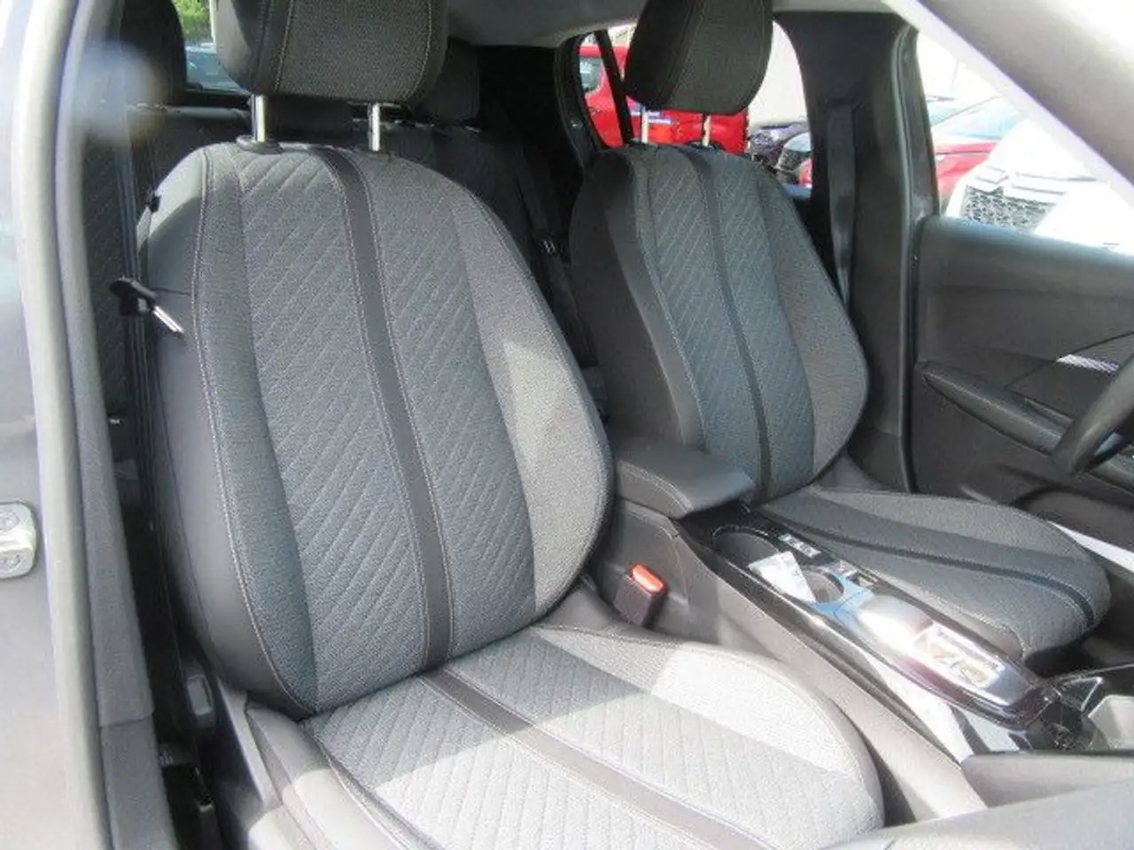 Peugeot 208 Allure PT 100 EAT8*Sitzheizung*Navi* — معرض صور السيارة 12