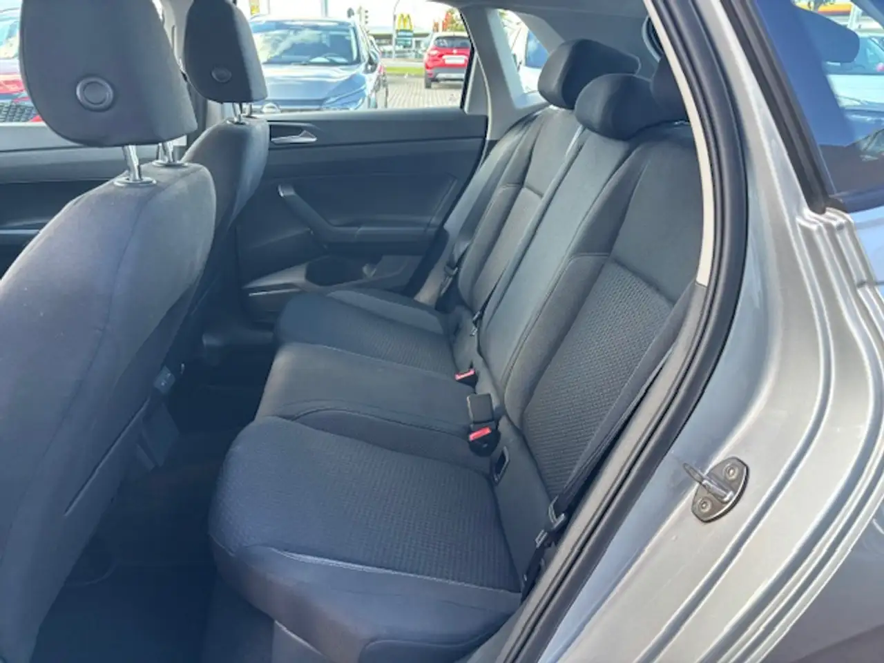 Volkswagen Polo 1.0 Life — Galería del vehículo 13