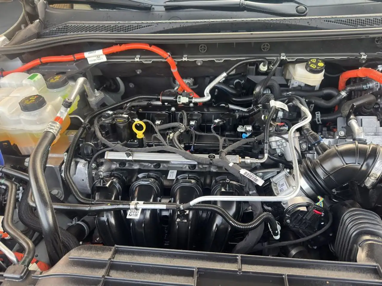 Ford Kuga 2.5 Duratec FHEV ST-LINE X — Galería del vehículo 17