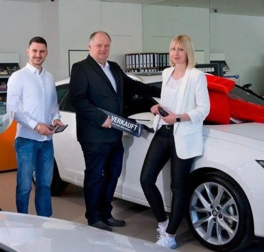 CUPRA Leon 1.5 eTSI DSG NAVI ACC LED SHZ Kamera — Vehicle gallery 22