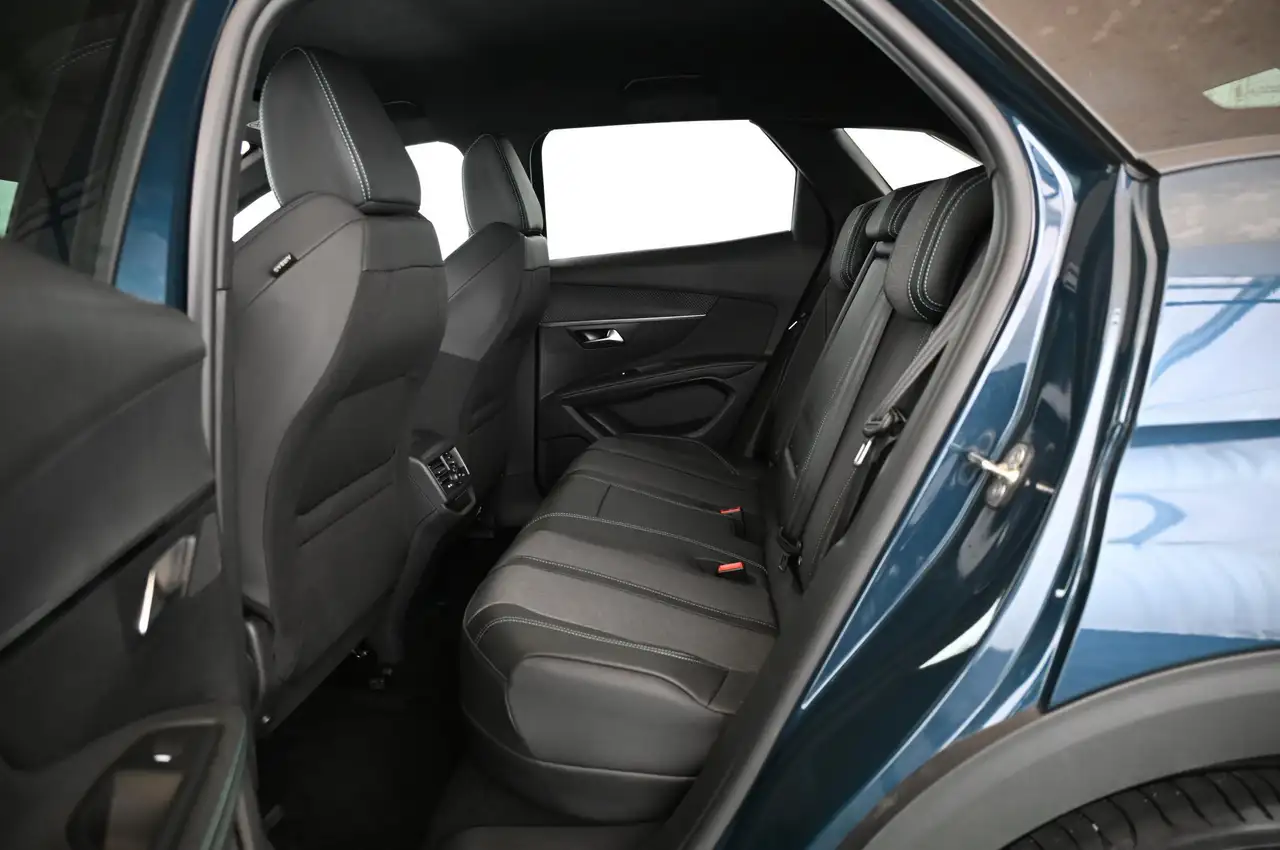 Peugeot 3008 1.6 180 PHEV e-EAT8 Allure-Pack LED/ACC/18 — Galerie du véhicule 23