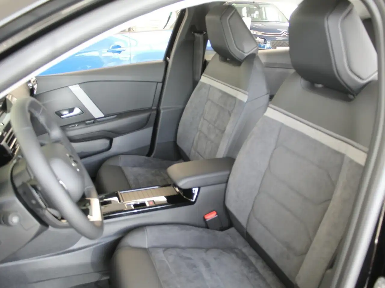 Citroen C4 MAX PT130 EAT LED Navi 360 Grad Kamera Head Up Alc — معرض صور السيارة 7