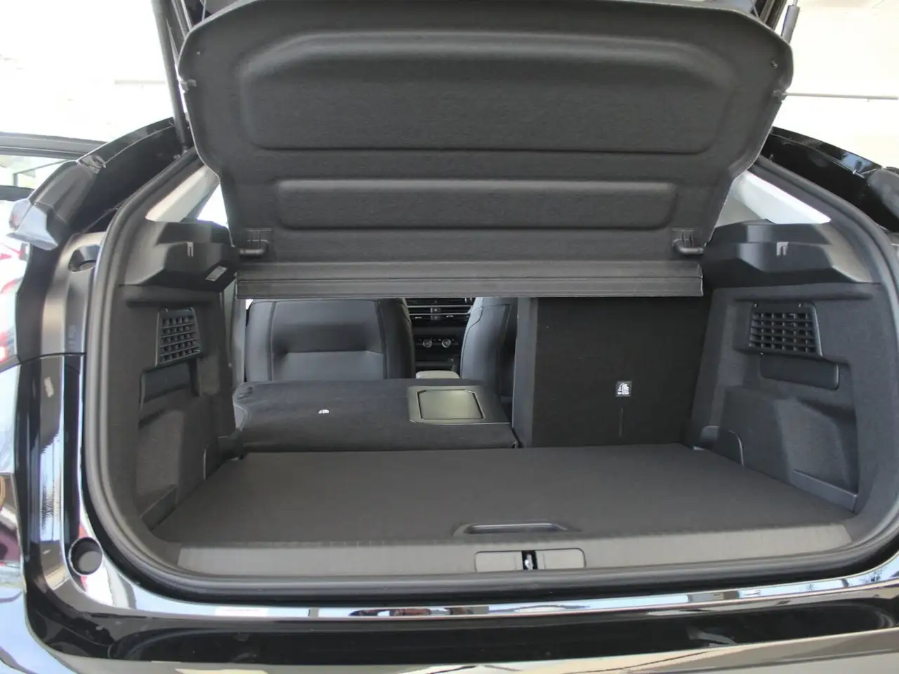 Citroen C4 MAX PT130 EAT LED Navi 360 Grad Kamera Head Up Alc — معرض صور السيارة 5