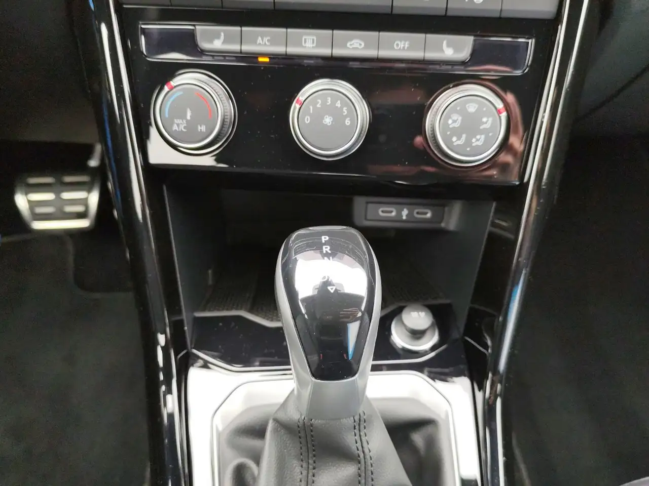 Volkswagen T-Roc 1.5 TSI DSG R-LINE*BLACK-STYLE*LED*KAMERA* — Galerie du véhicule 9