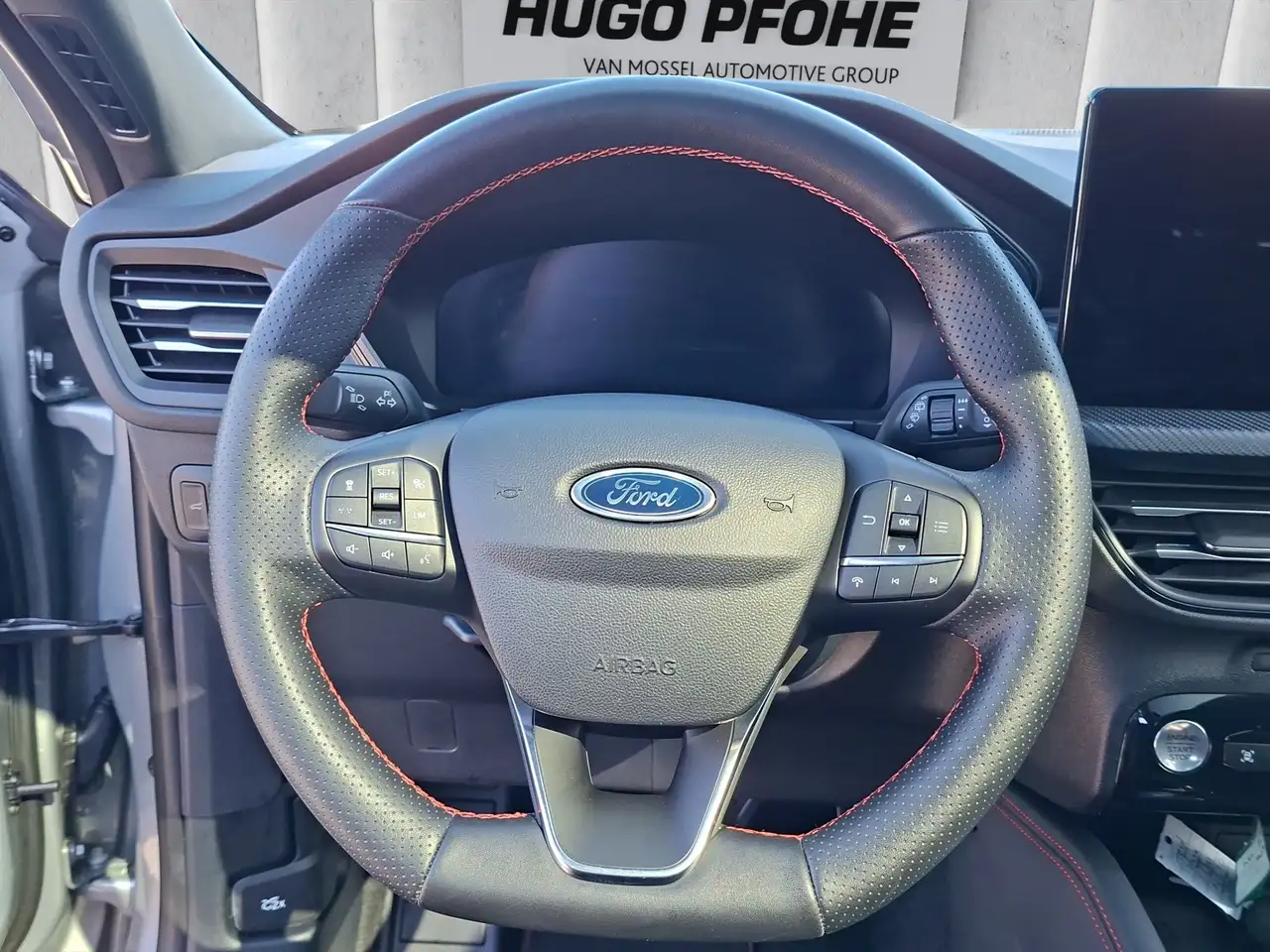 Ford Kuga ST-Line X Aut.*PANO*AHK*360GRAD*LED-MATRIX*NAVI*GR — Galería del vehículo 13