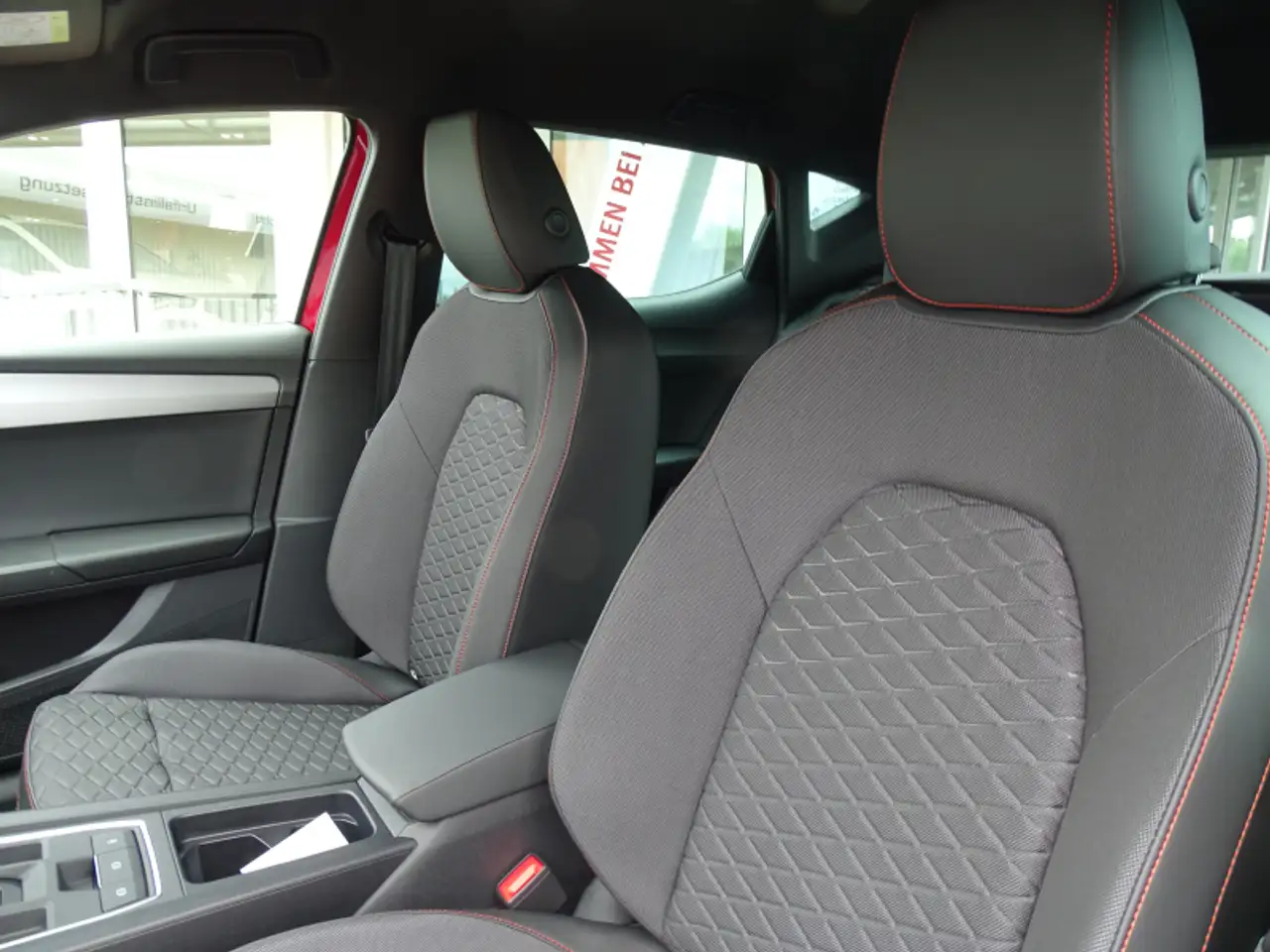 SEAT Leon Leon 1.5 eTSI ACT FR DSG 150PS Navi ACC Parklenk. — Vehicle gallery 9