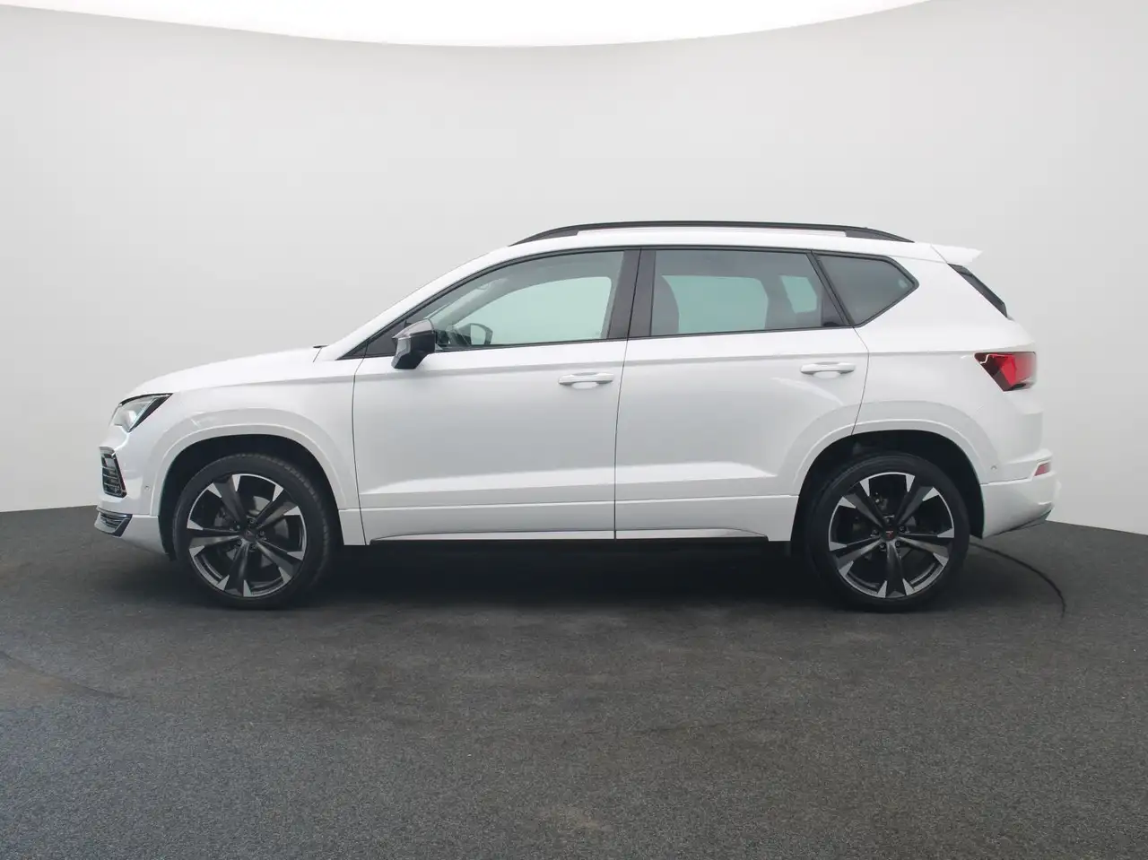 CUPRA Ateca 1.5TSI DSG/ CarPlay, Navi, ParkAssist, LED — Vehicle gallery 5
