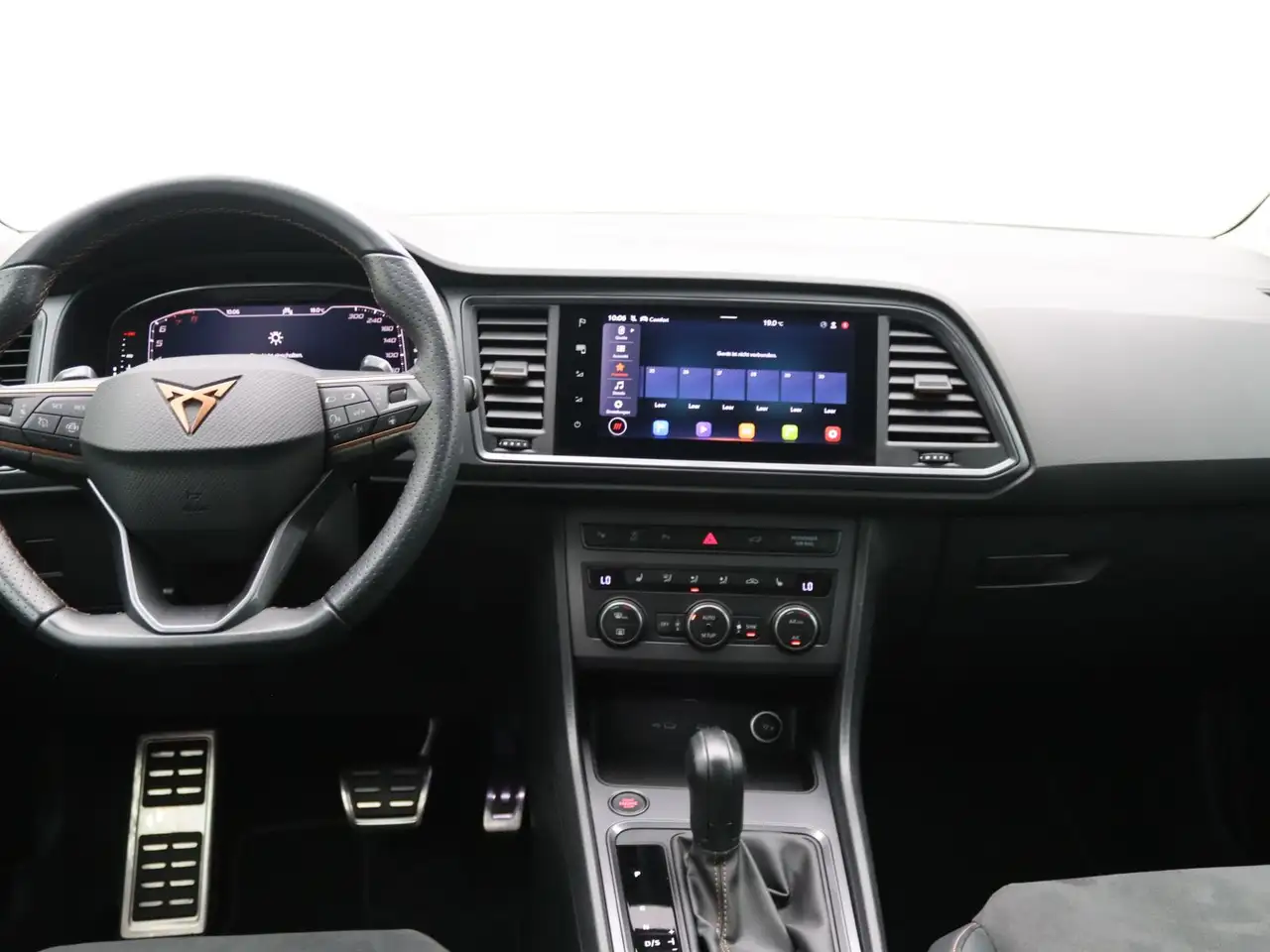 CUPRA Ateca 1.5TSI DSG/ CarPlay, Navi, ParkAssist, LED — Vehicle gallery 17