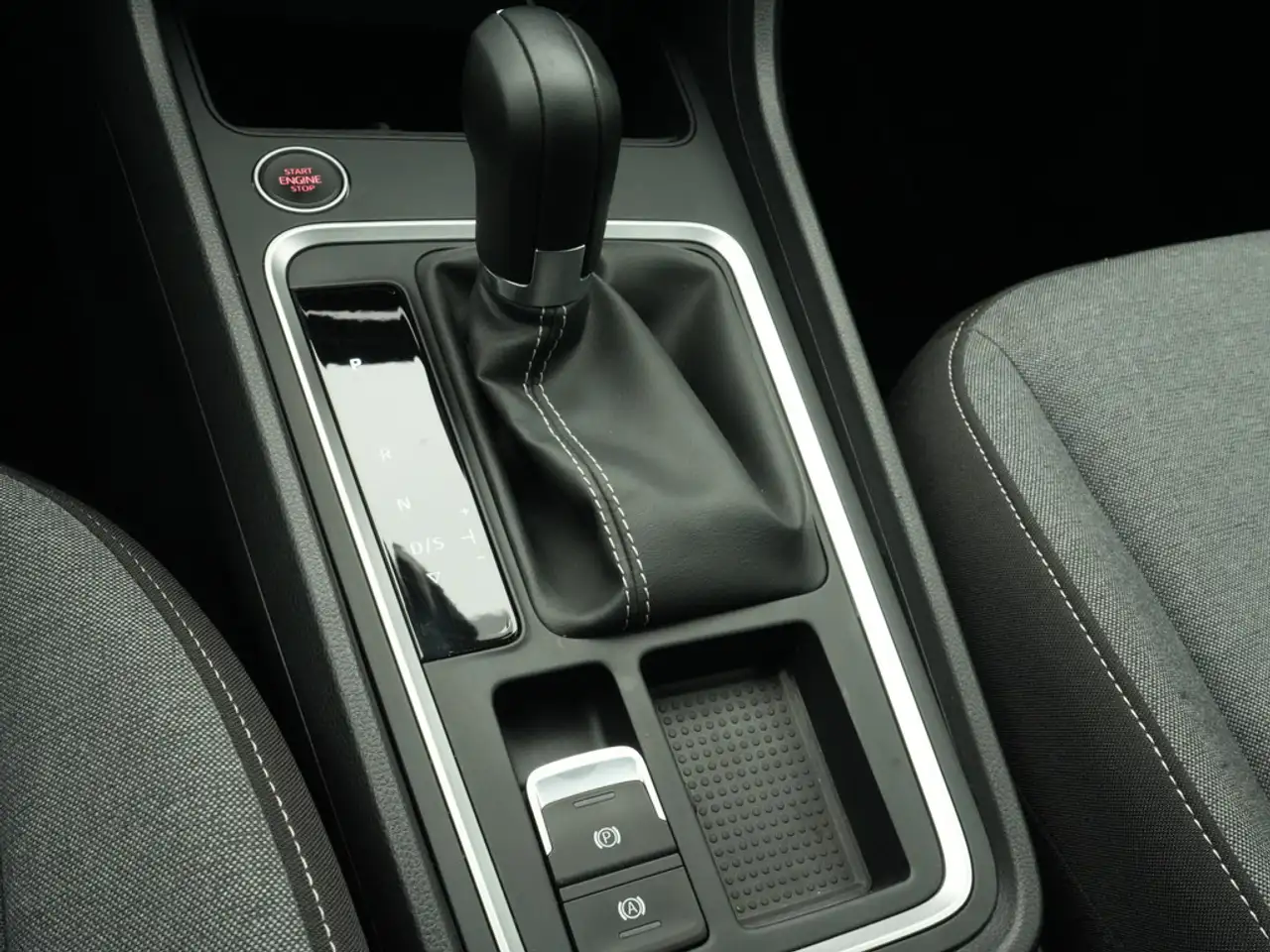 SEAT Ateca Style Edition DSG KAM SHZ CARPLAY LED PDC — معرض صور السيارة 16