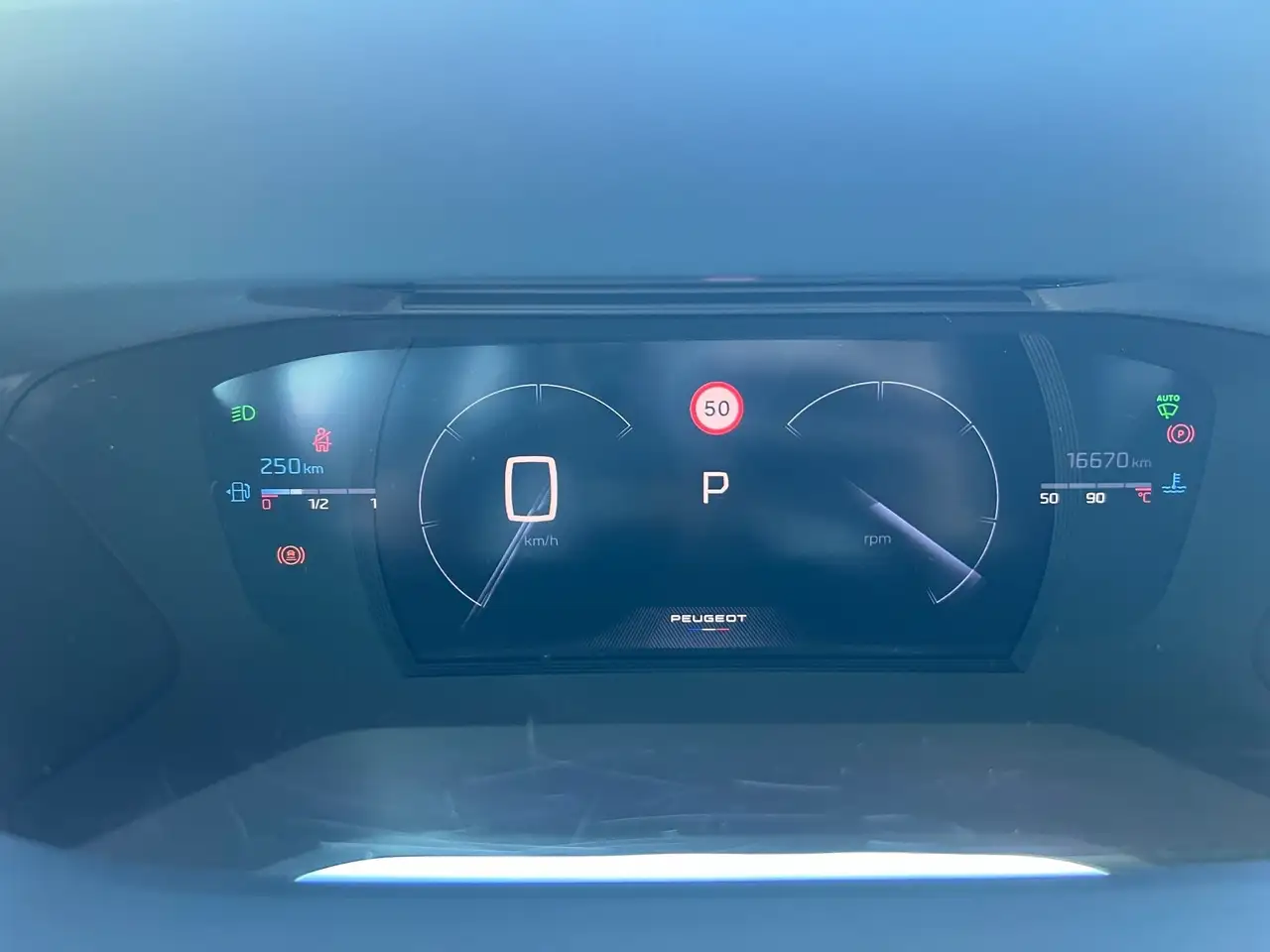 Peugeot 2008 1.2 PureTech 130 GT KeyLess LED Navi PDC — Galerie du véhicule 5