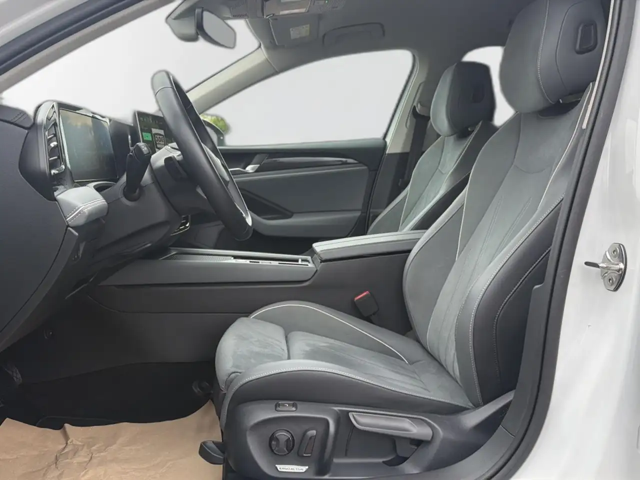 Volkswagen Passat Variant 1.5 TSI DSG IQ MATRIX DCC — Galería del vehículo 2