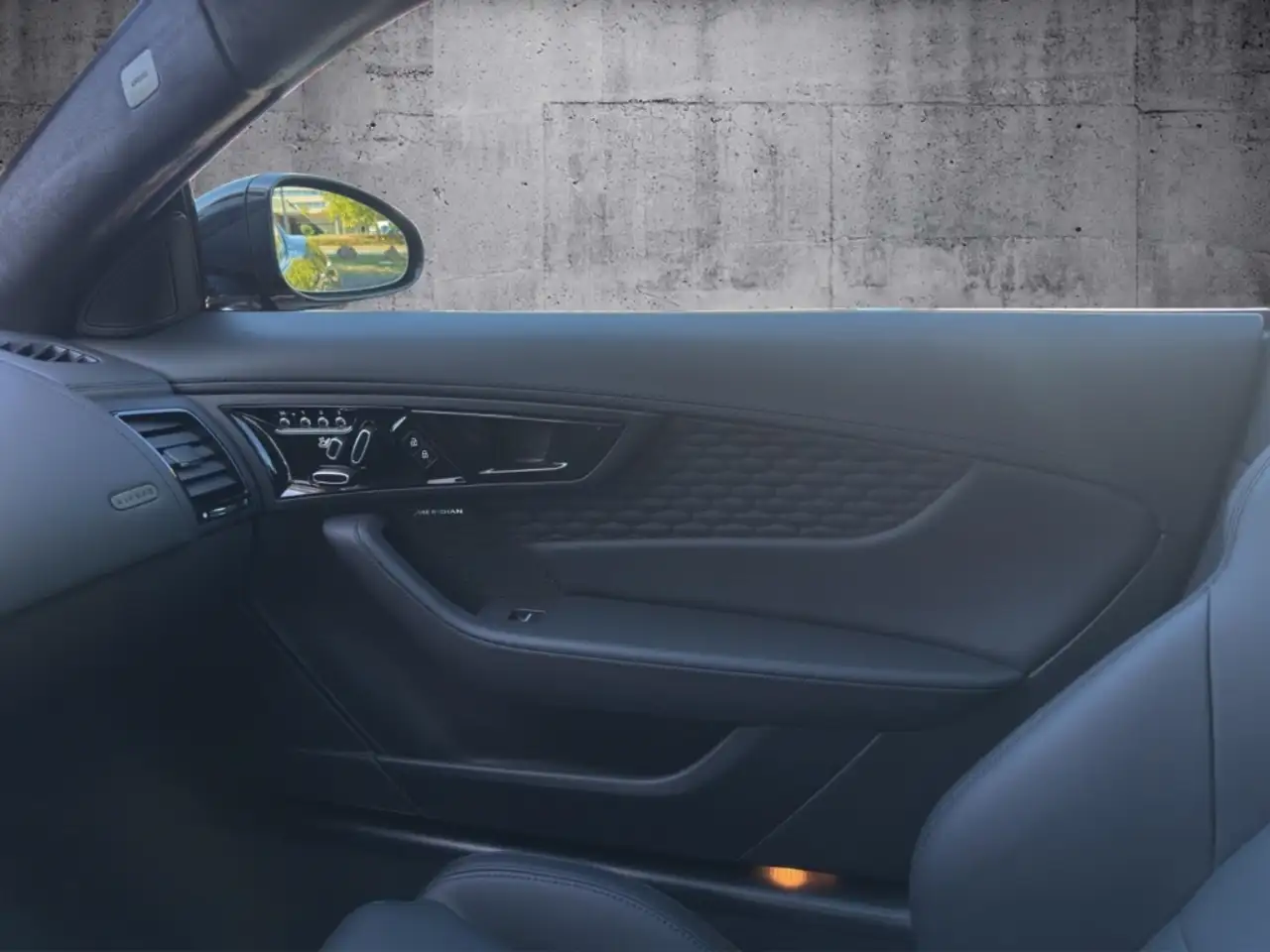 Jaguar F-Type R AWD Black Pack Panorama Navi Leder Memory Meridi — معرض صور السيارة 17