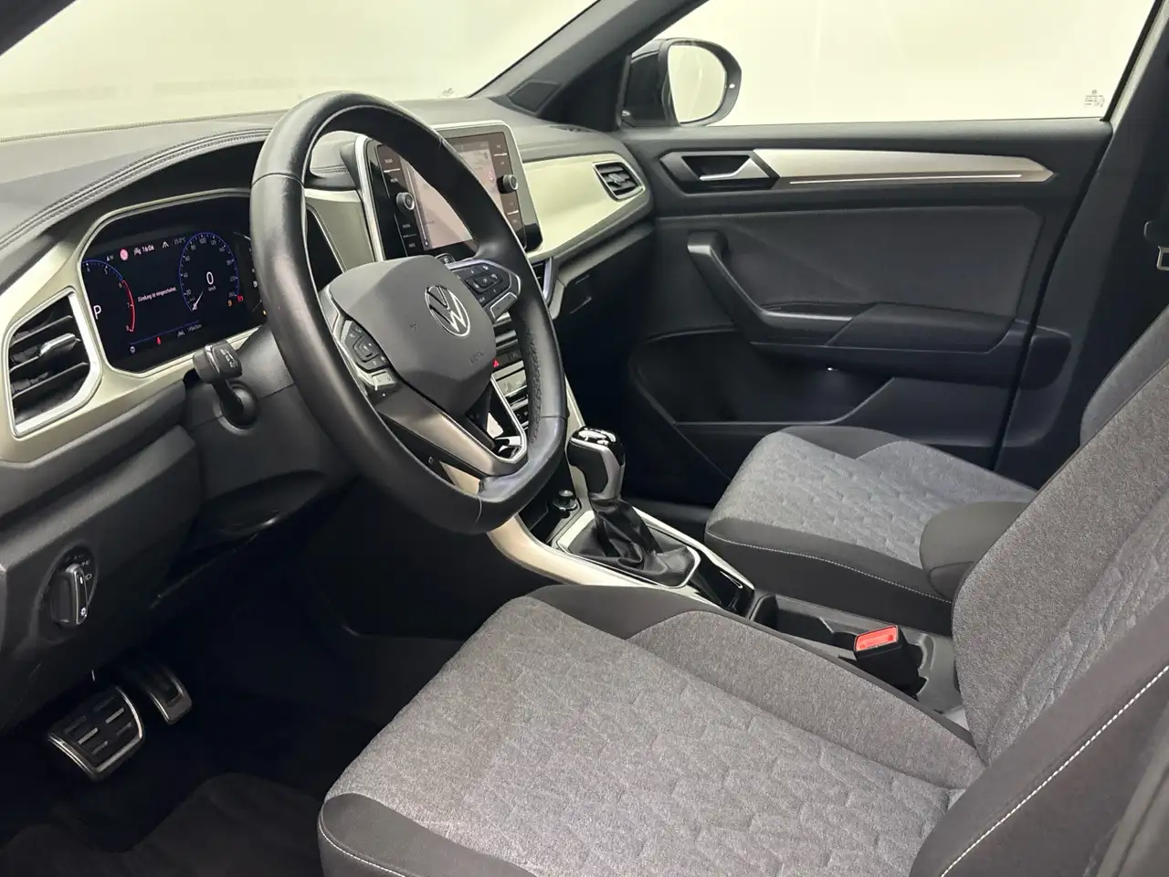 Volkswagen T-Roc MOVE 1.5 TSI DSG Matrix ACC AHK — معرض صور السيارة 9