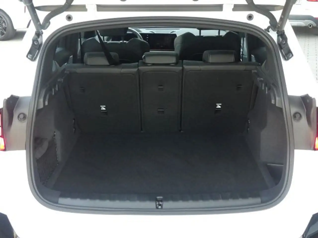 BMW X1 sDrive20iM Sport Pano°elSitz°HUP+Harm.Kard — معرض صور السيارة 8