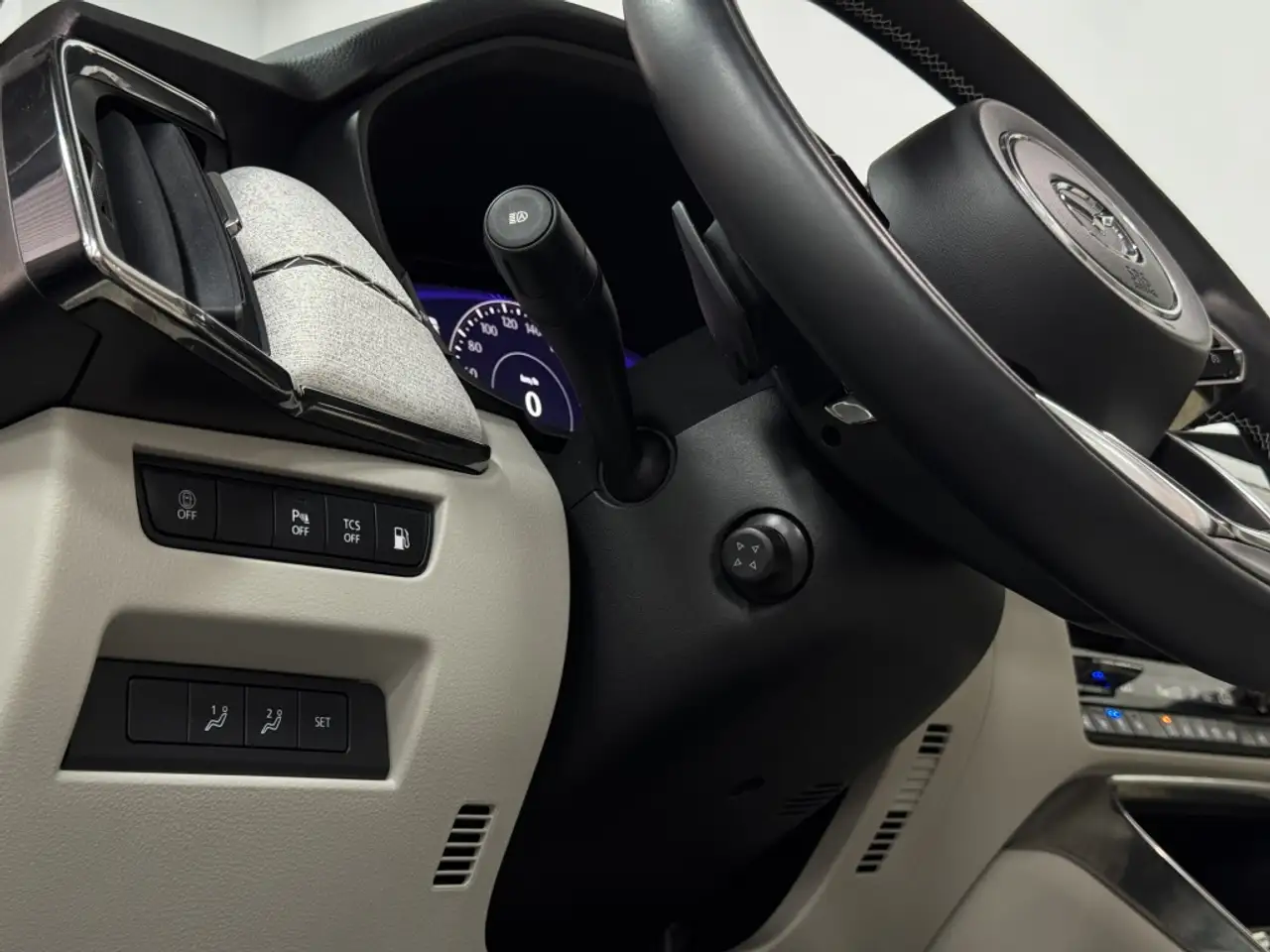 Mazda CX-60 2.5L e-Skyactiv-G PHEV Takumi AWD — Vehicle gallery 26
