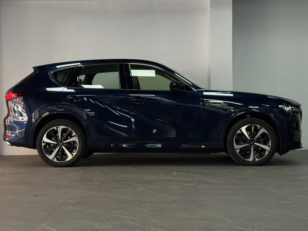 Mazda CX-60 2.5L e-Skyactiv-G PHEV Takumi AWD — Vehicle gallery 17
