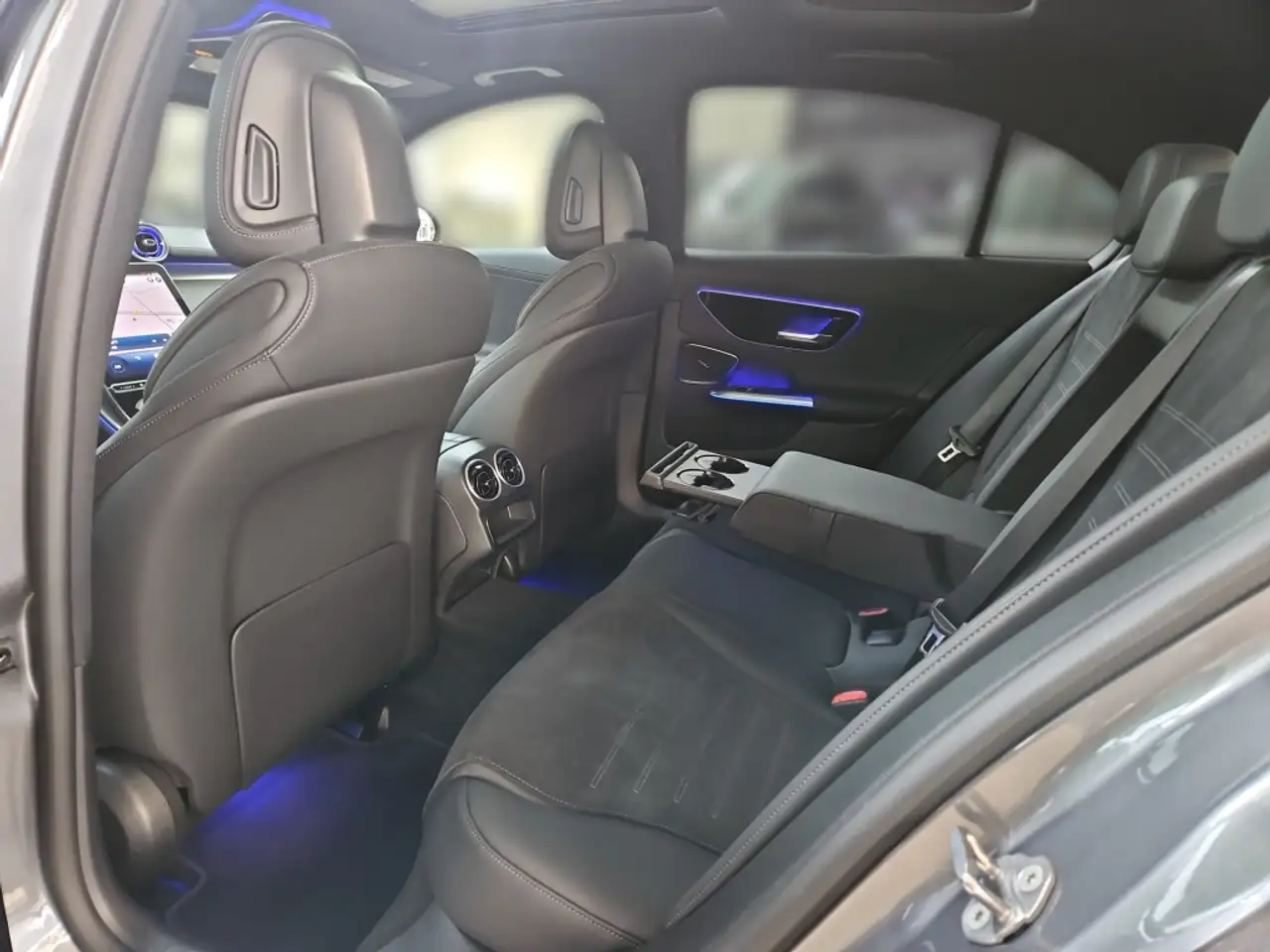 Mercedes-Benz C 300 4M AMG Night AHK Pano LED 360 Memory Sport — معرض صور السيارة 11