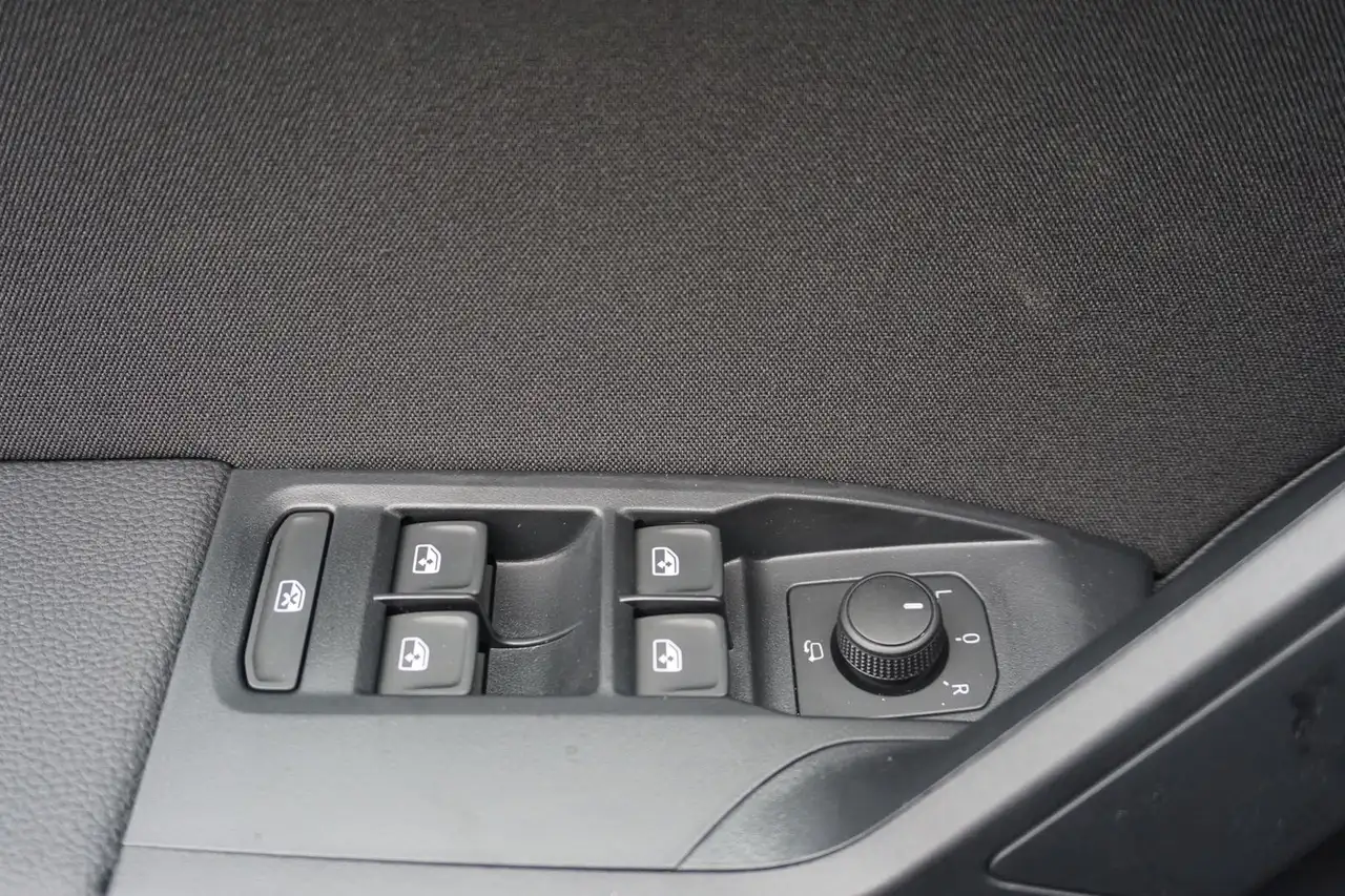 SEAT Ibiza Xcellence 1.0 TSI KAMERA/LED/FULL-Link — Galería del vehículo 22
