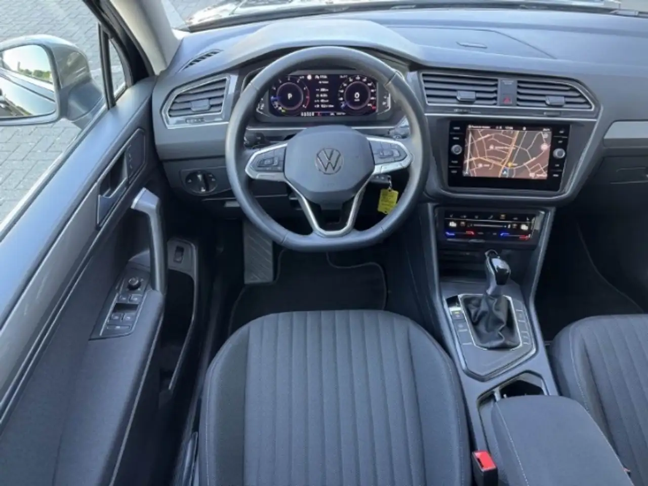 Volkswagen Tiguan Allspace 1.5 TSI DSG+LIFE+ANHÄNGEKUPPLUNG+SITZHEIZUNG+ — معرض صور السيارة 9