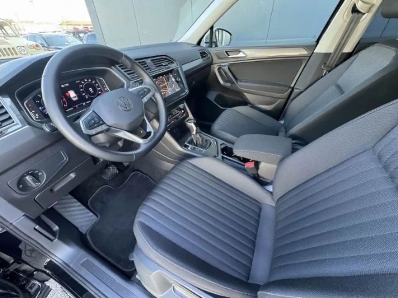 Volkswagen Tiguan Allspace 1.5 TSI DSG+LIFE+ANHÄNGEKUPPLUNG+SITZHEIZUNG+ — معرض صور السيارة 18