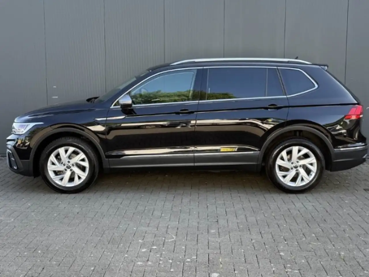 Volkswagen Tiguan Allspace 1.5 TSI DSG+LIFE+ANHÄNGEKUPPLUNG+SITZHEIZUNG+ — معرض صور السيارة 17