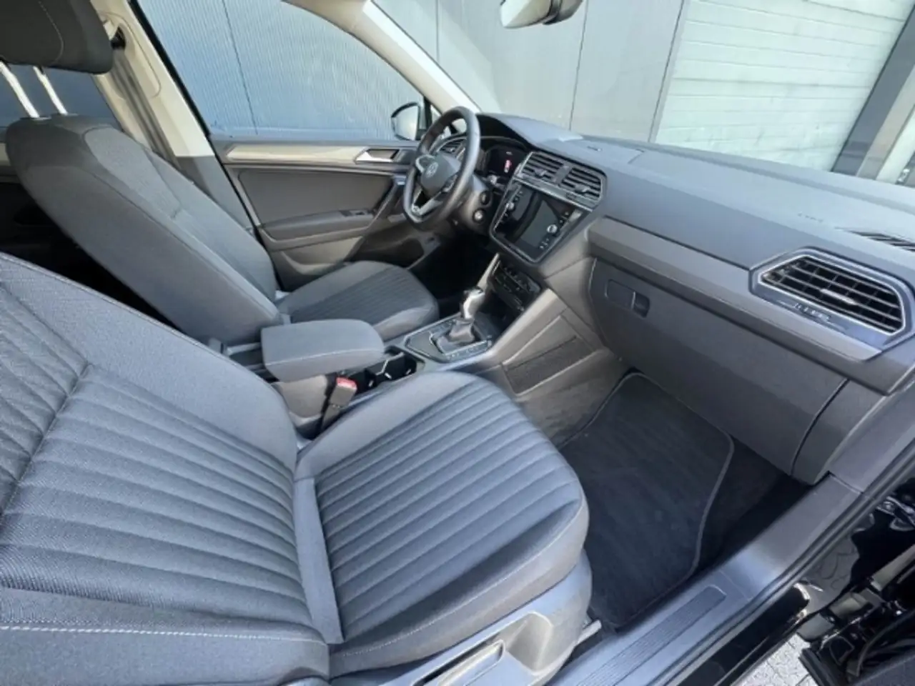 Volkswagen Tiguan Allspace 1.5 TSI DSG+LIFE+ANHÄNGEKUPPLUNG+SITZHEIZUNG+ — معرض صور السيارة 5