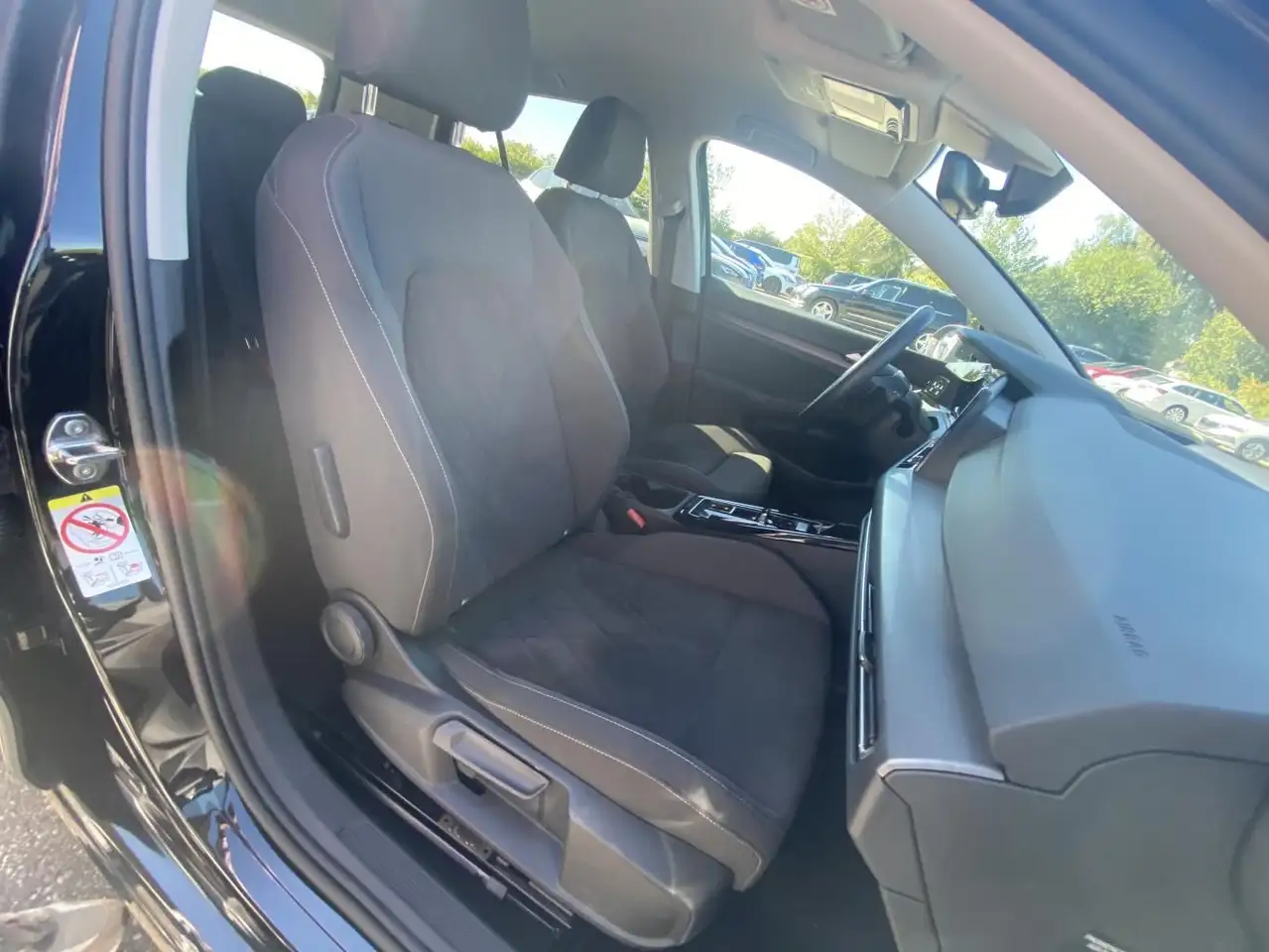 Volkswagen Golf 1.5 TSI DSG Style APP-CONNECT+ACTIVE-INFO+L — Galería del vehículo 11