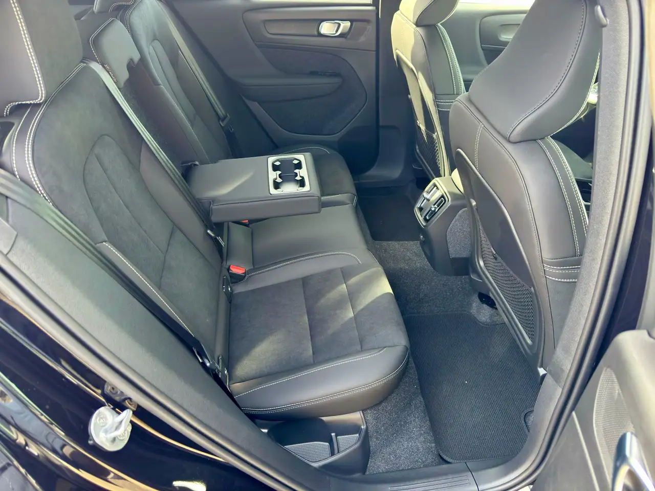 Volvo XC40 Plus Recharge Pure Electric Single Extended Range — Vehicle gallery 9