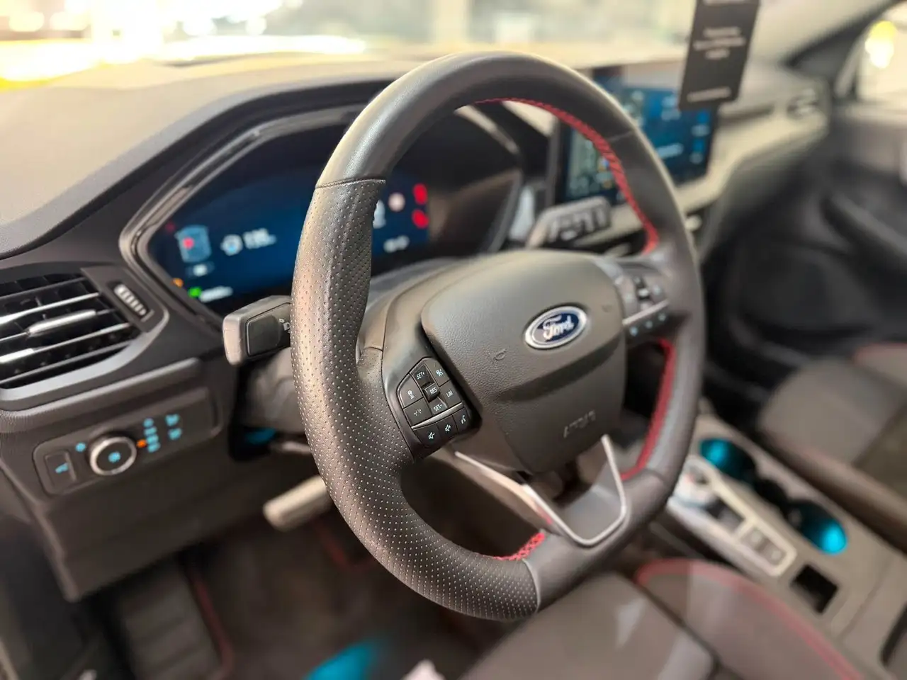 Ford Kuga 2.5 HybridFHEV ST-Line X Pano.|AHK|1.Hand — Galería del vehículo 23
